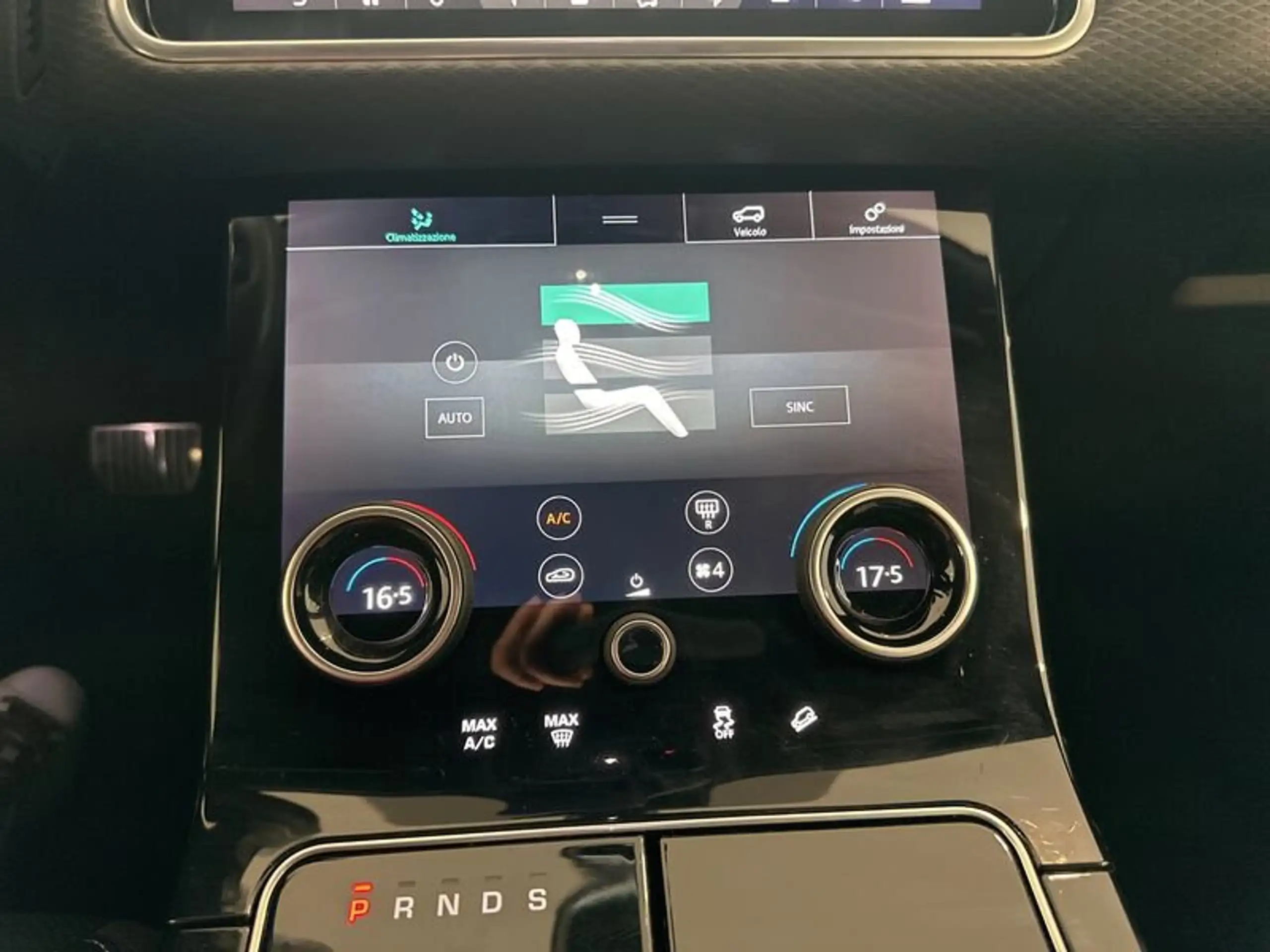 Land Rover - Range Rover Velar