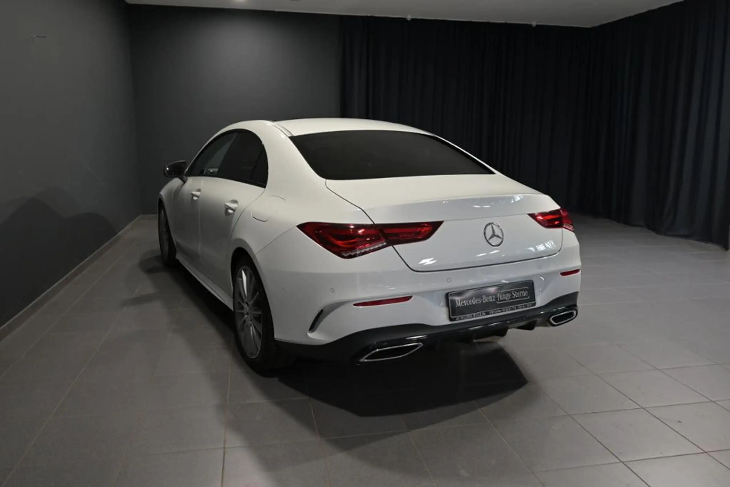 Mercedes-Benz - CLA 200