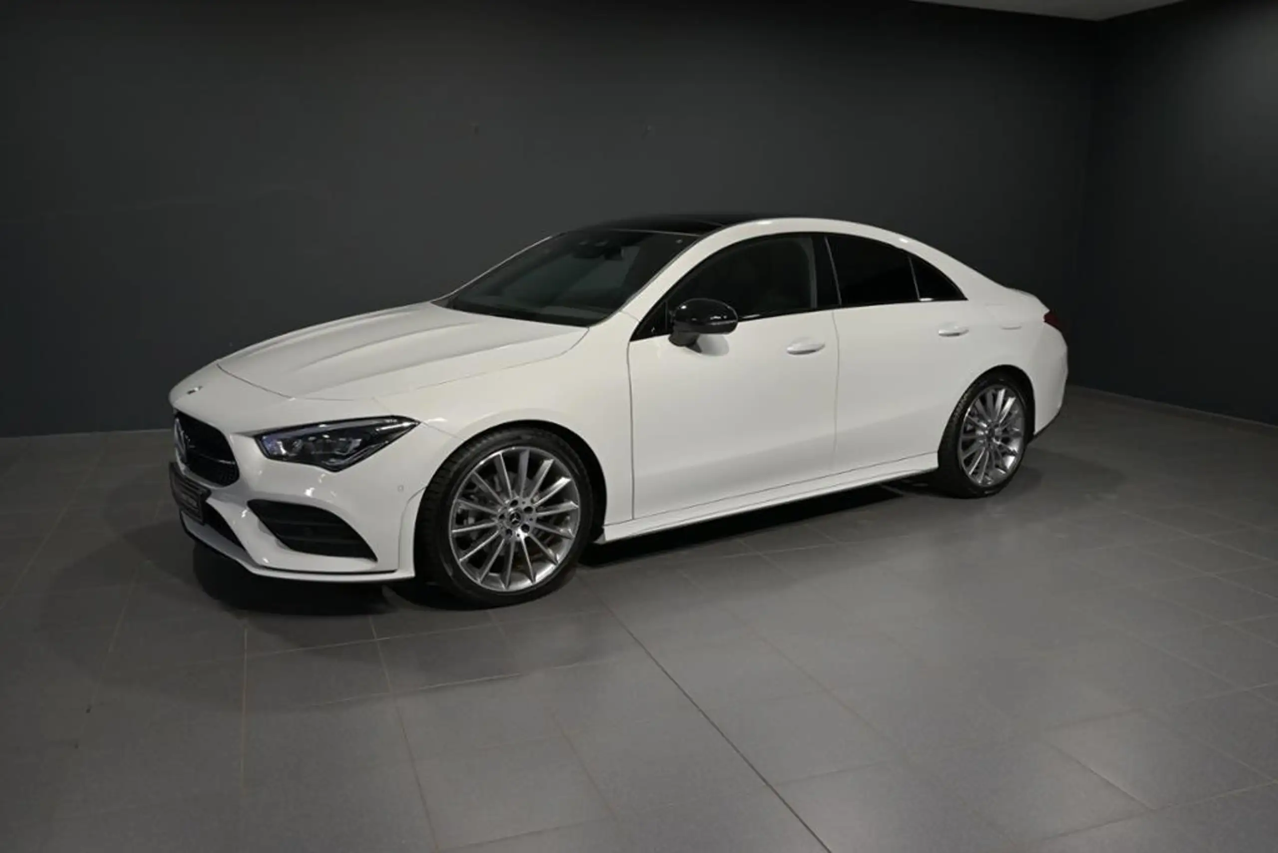 Mercedes-Benz - CLA 200