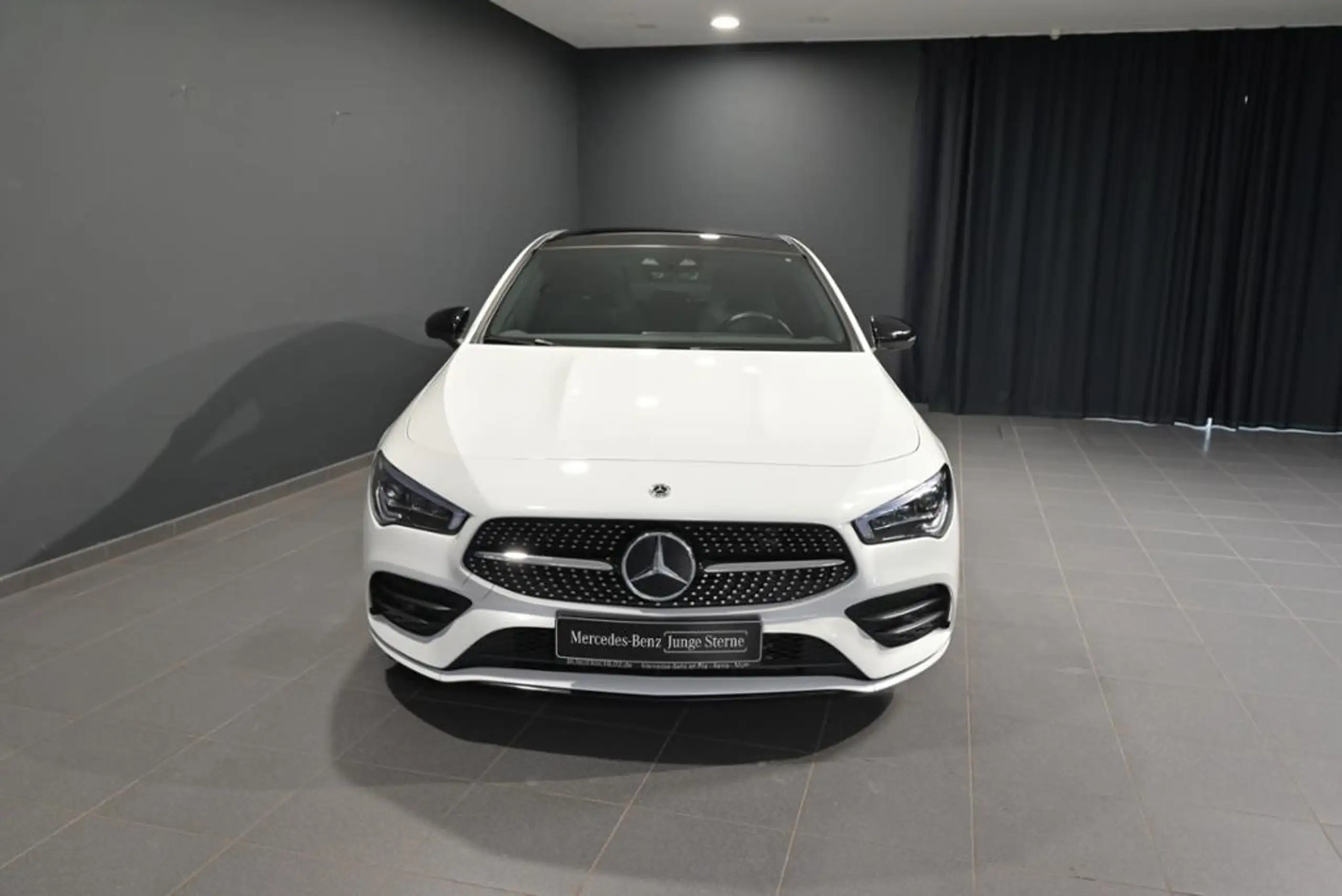 Mercedes-Benz - CLA 200