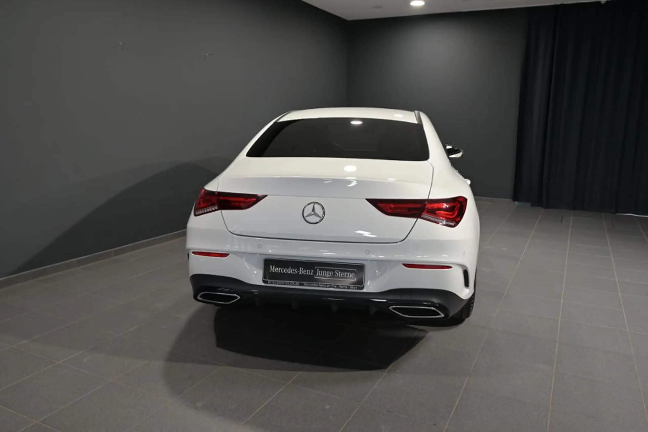 Mercedes-Benz - CLA 200