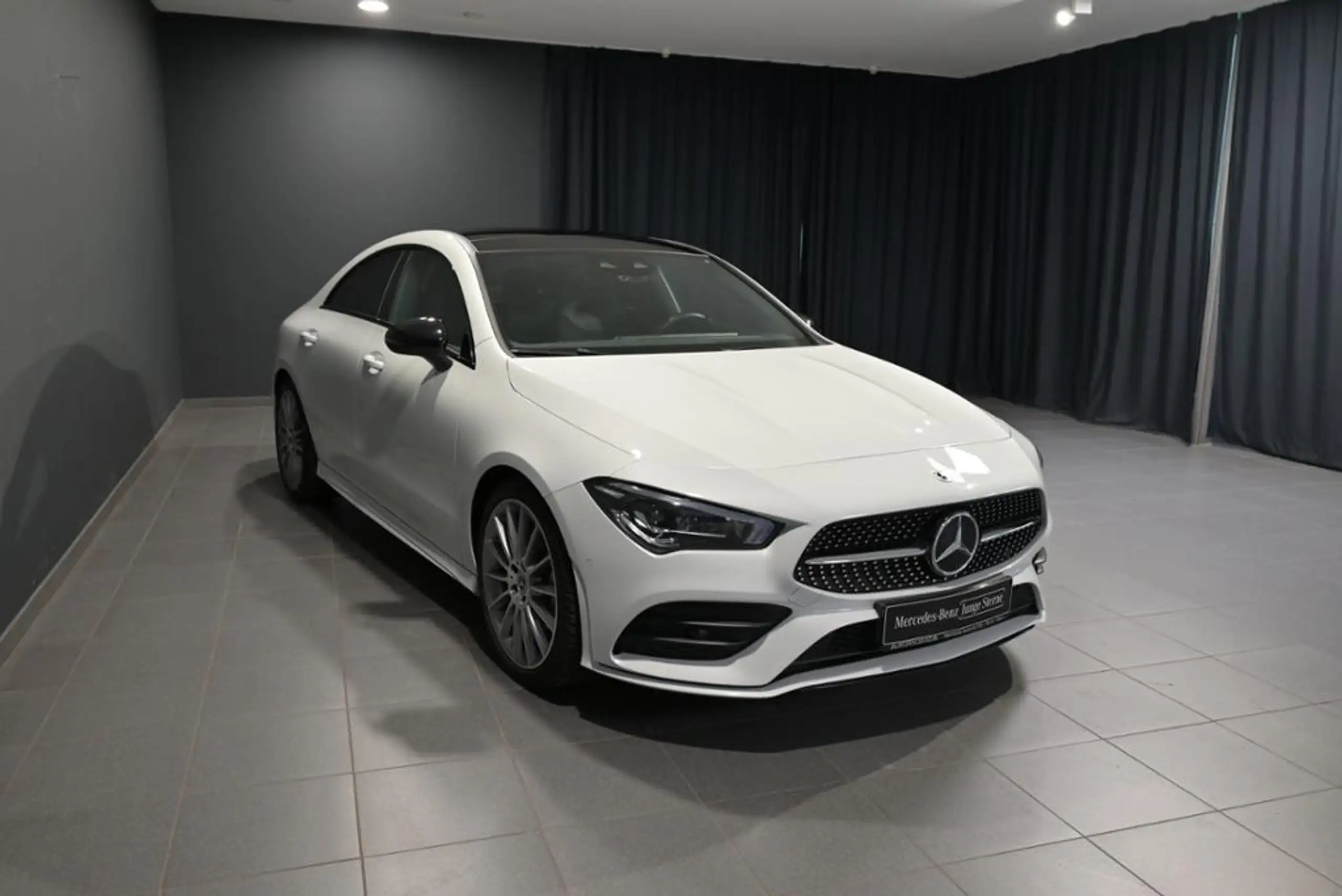 Mercedes-Benz - CLA 200