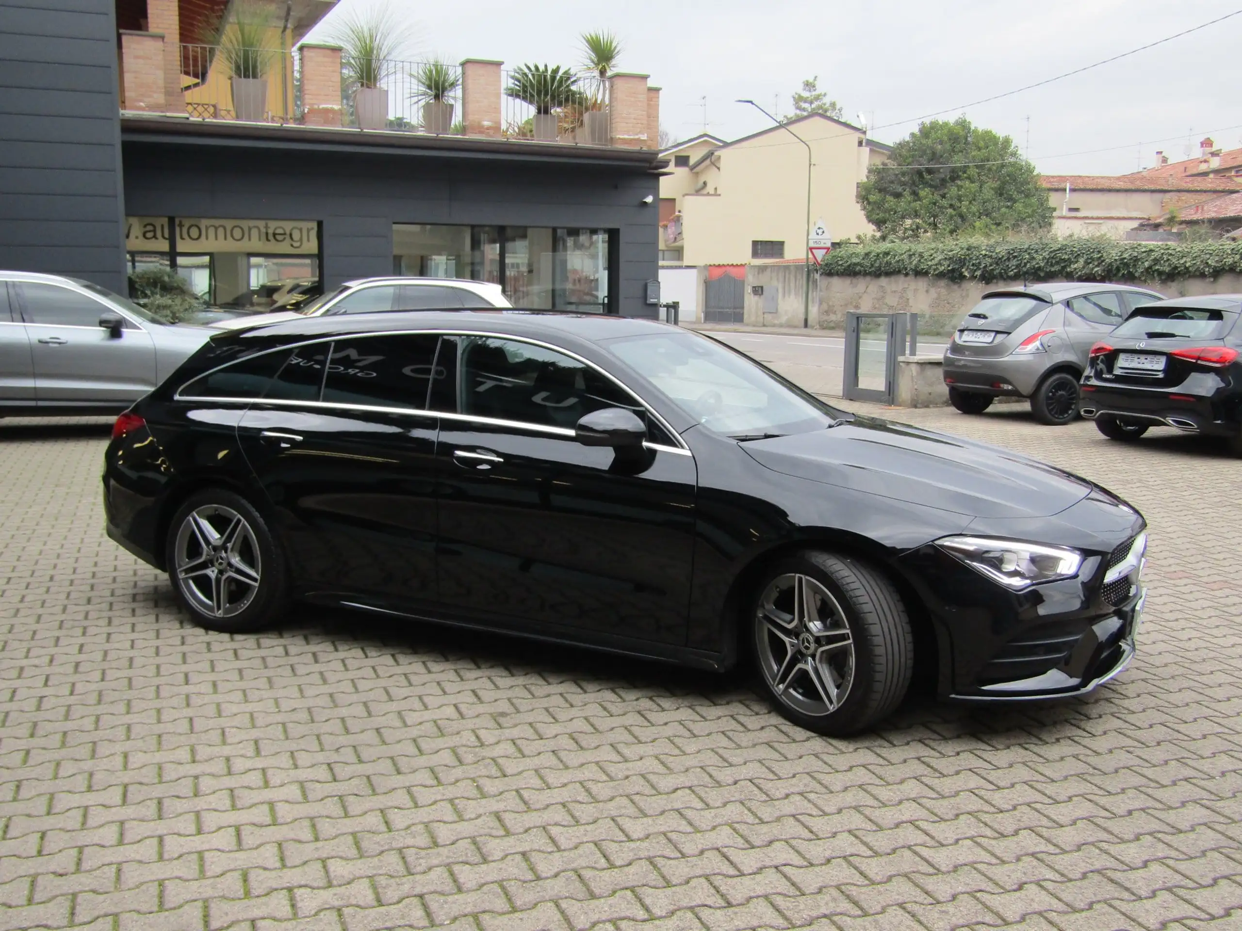 Mercedes-Benz - CLA 200