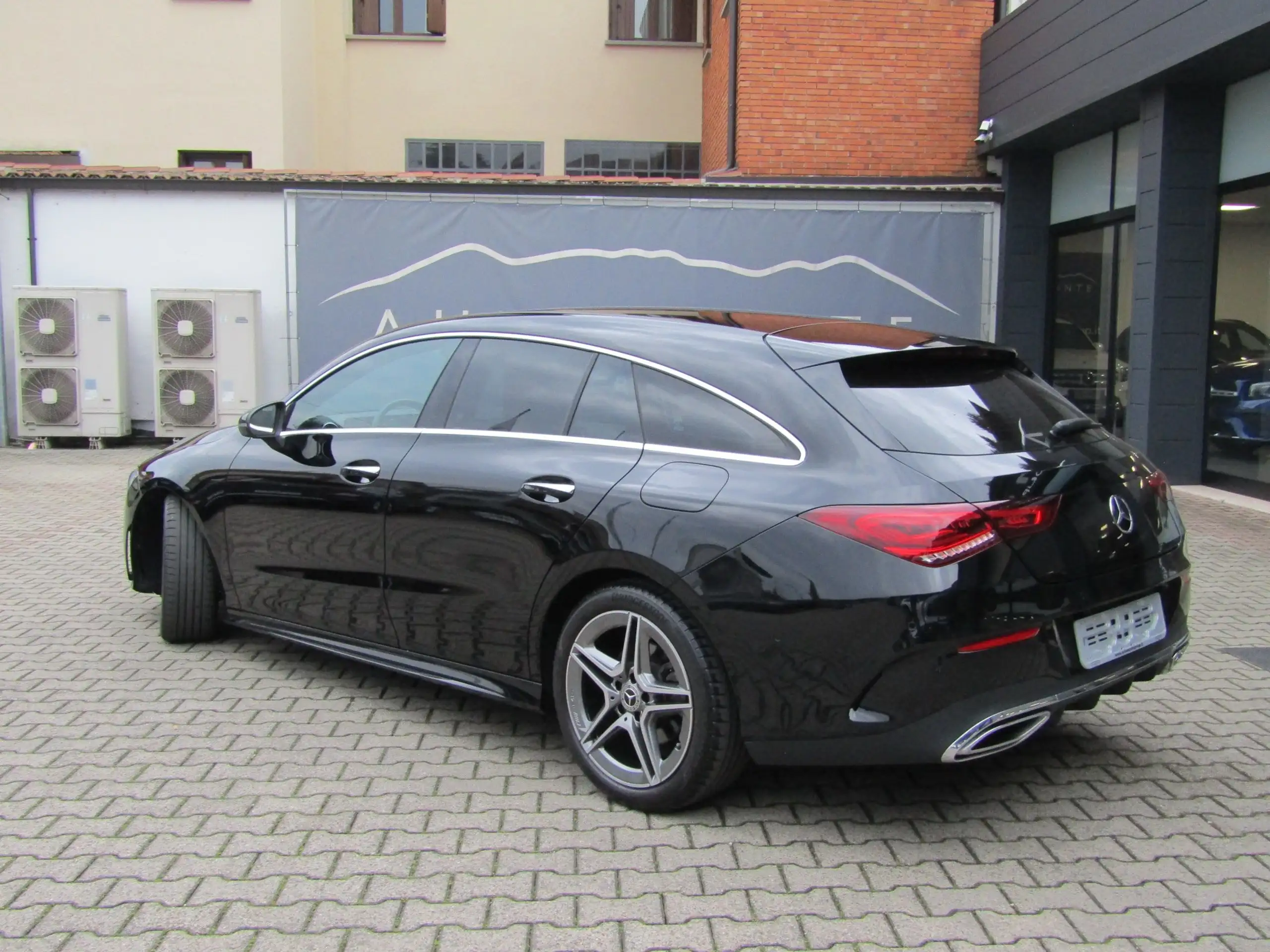 Mercedes-Benz - CLA 200