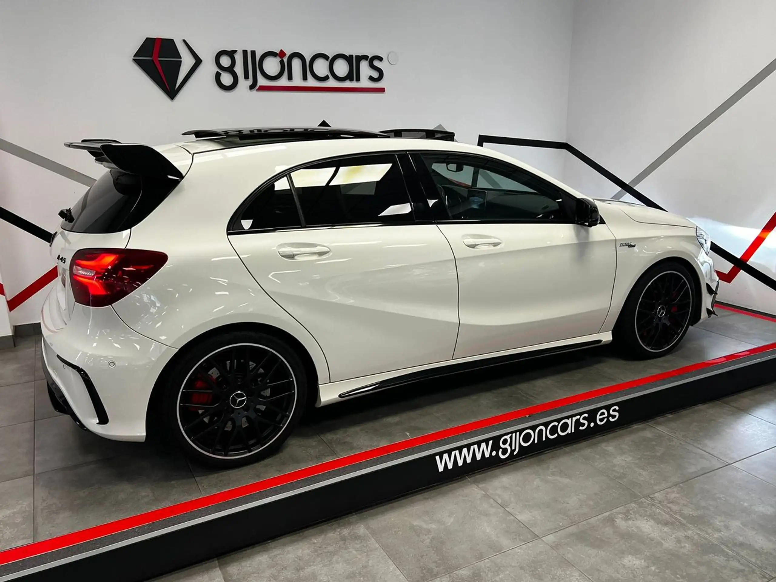 Mercedes-Benz - A 45 AMG