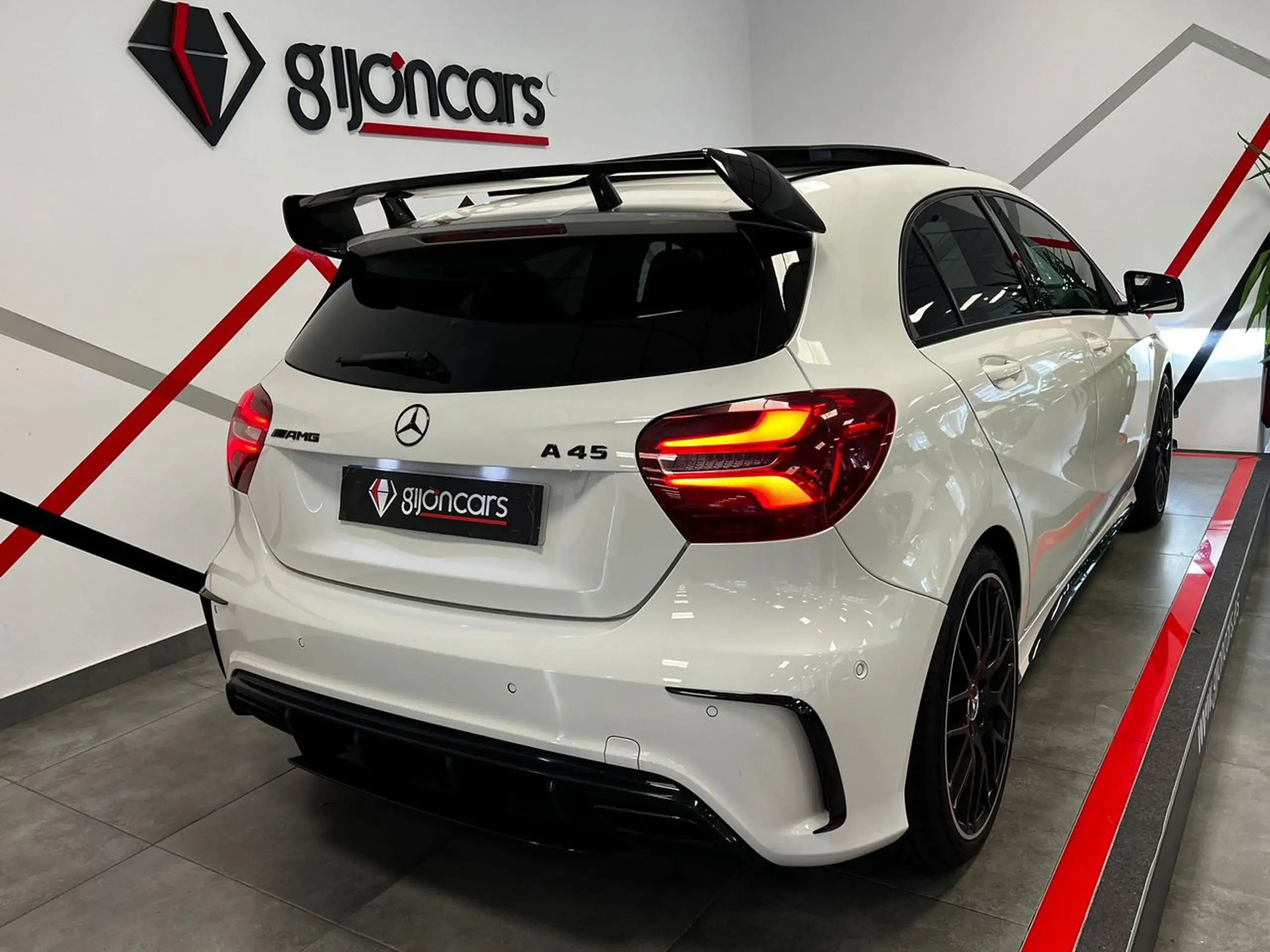 Mercedes-Benz - A 45 AMG