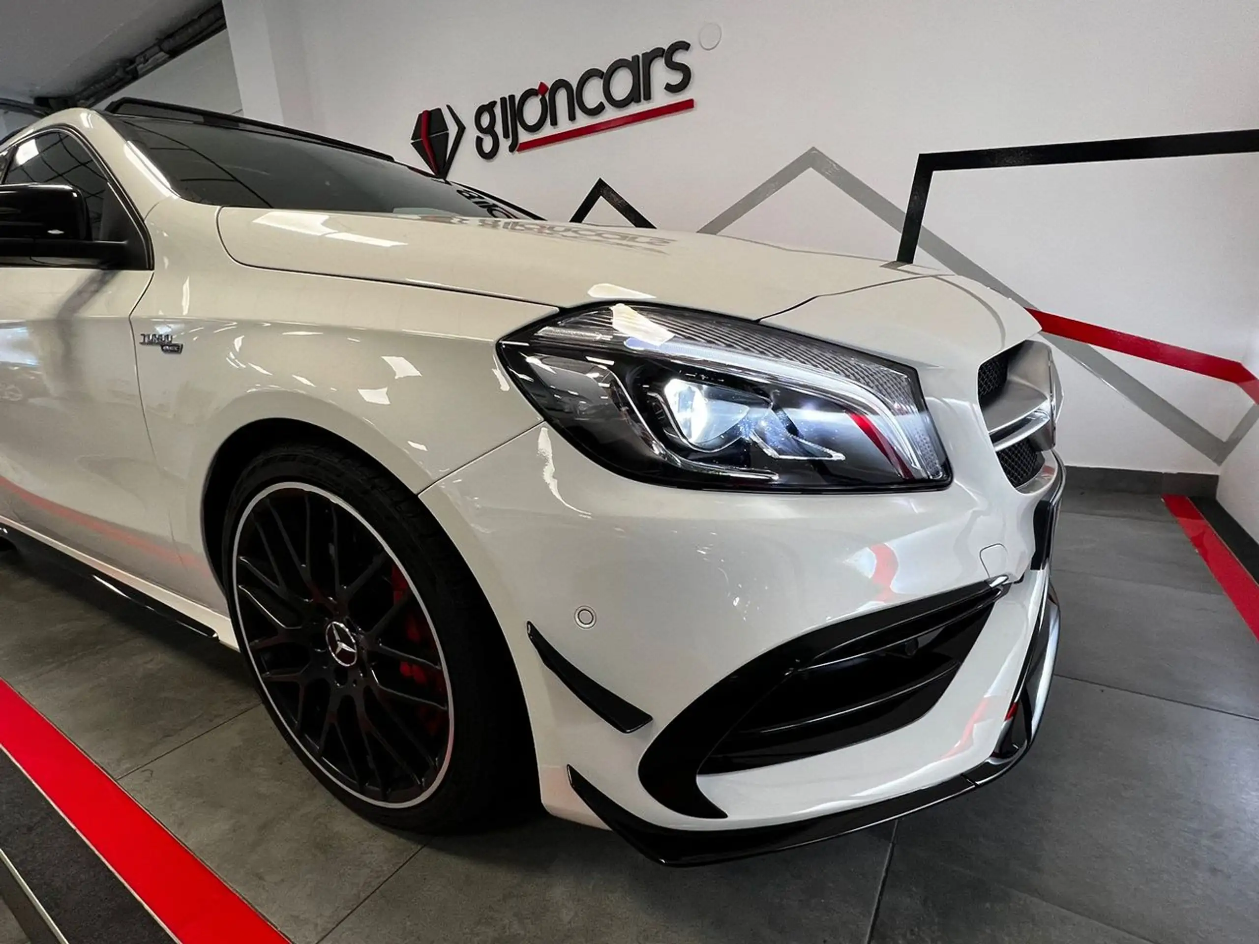 Mercedes-Benz - A 45 AMG