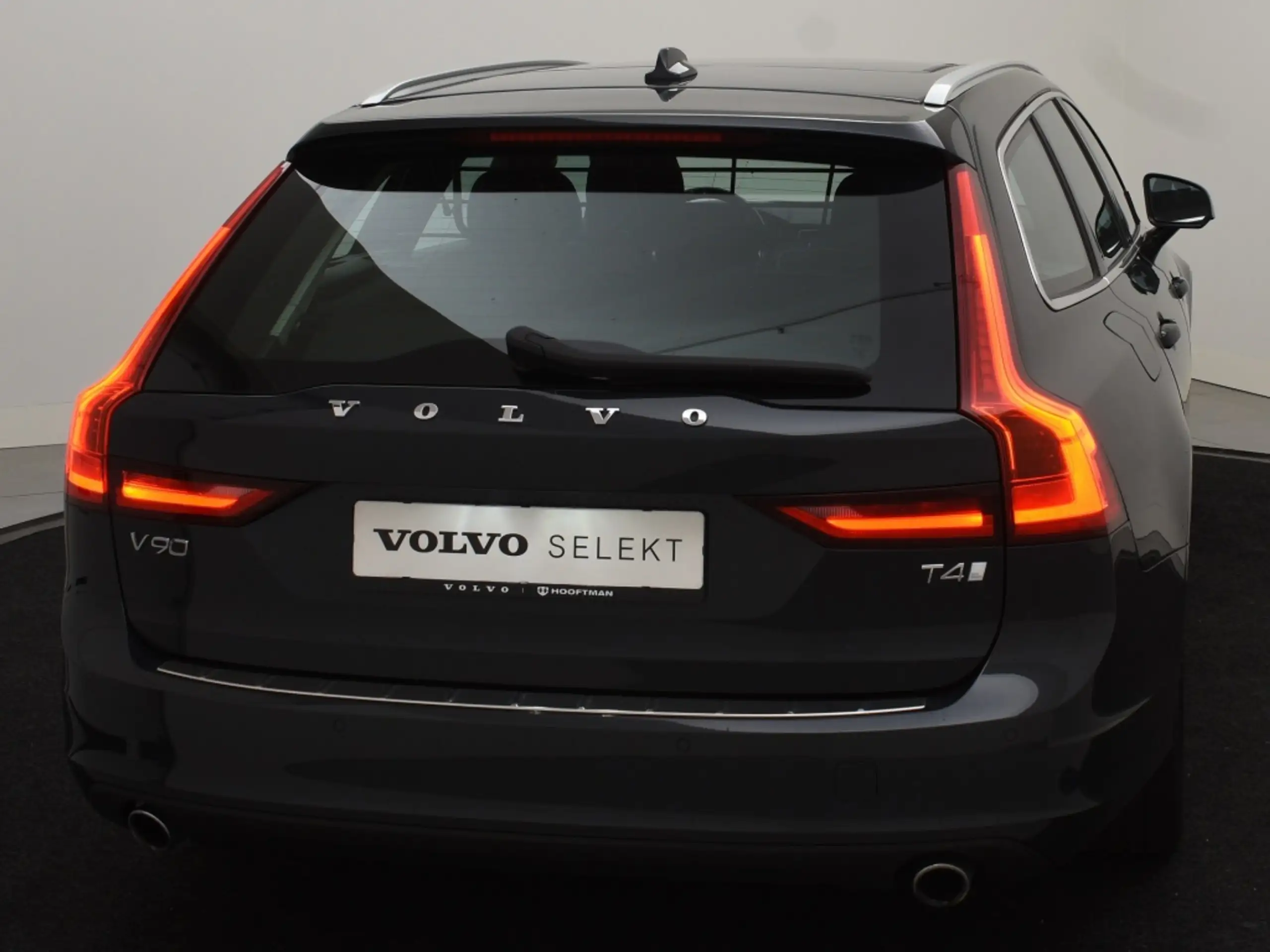 Volvo - V90