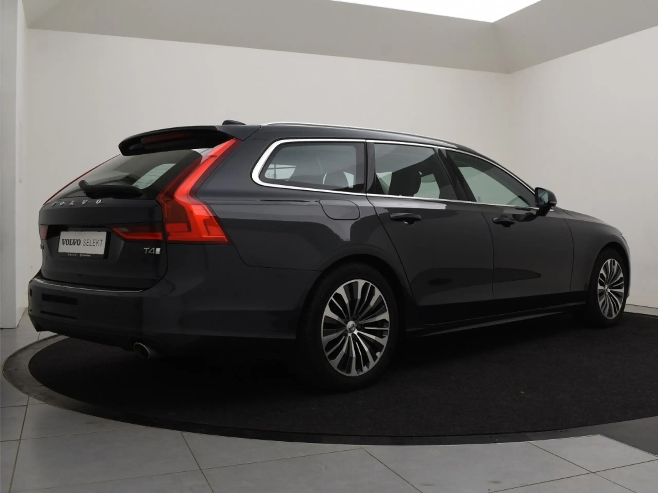 Volvo - V90