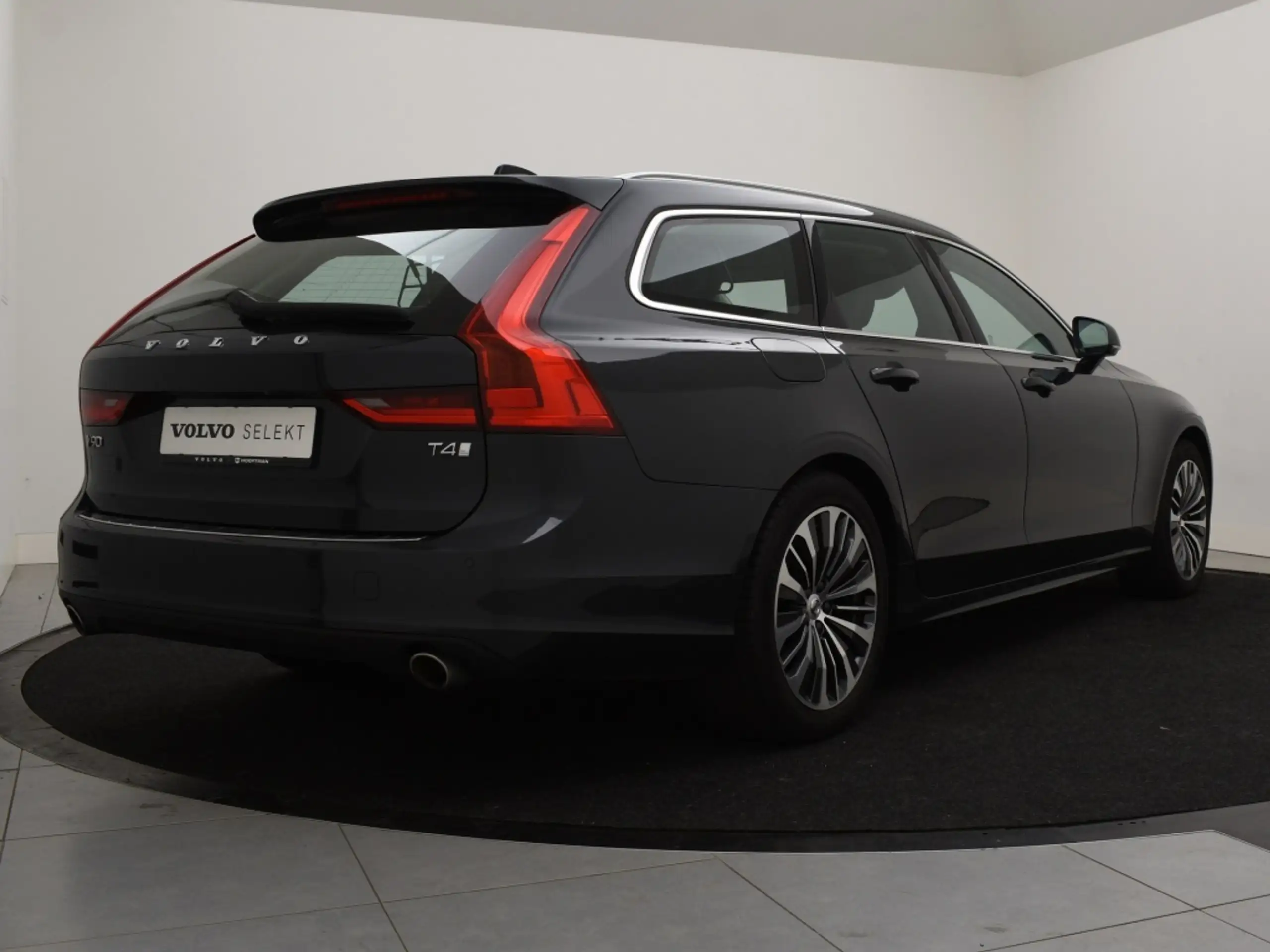 Volvo - V90