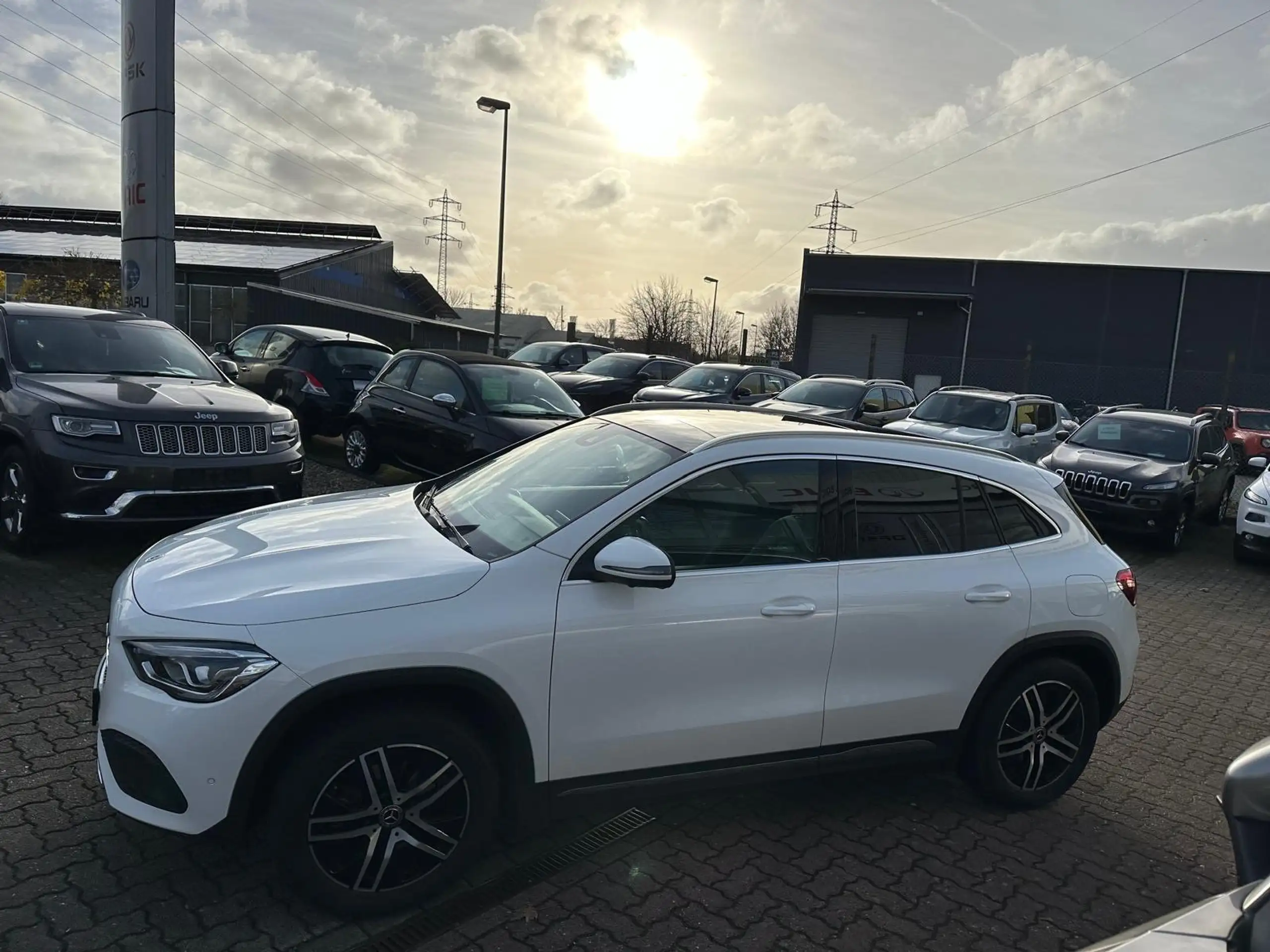 Mercedes-Benz - GLA 200