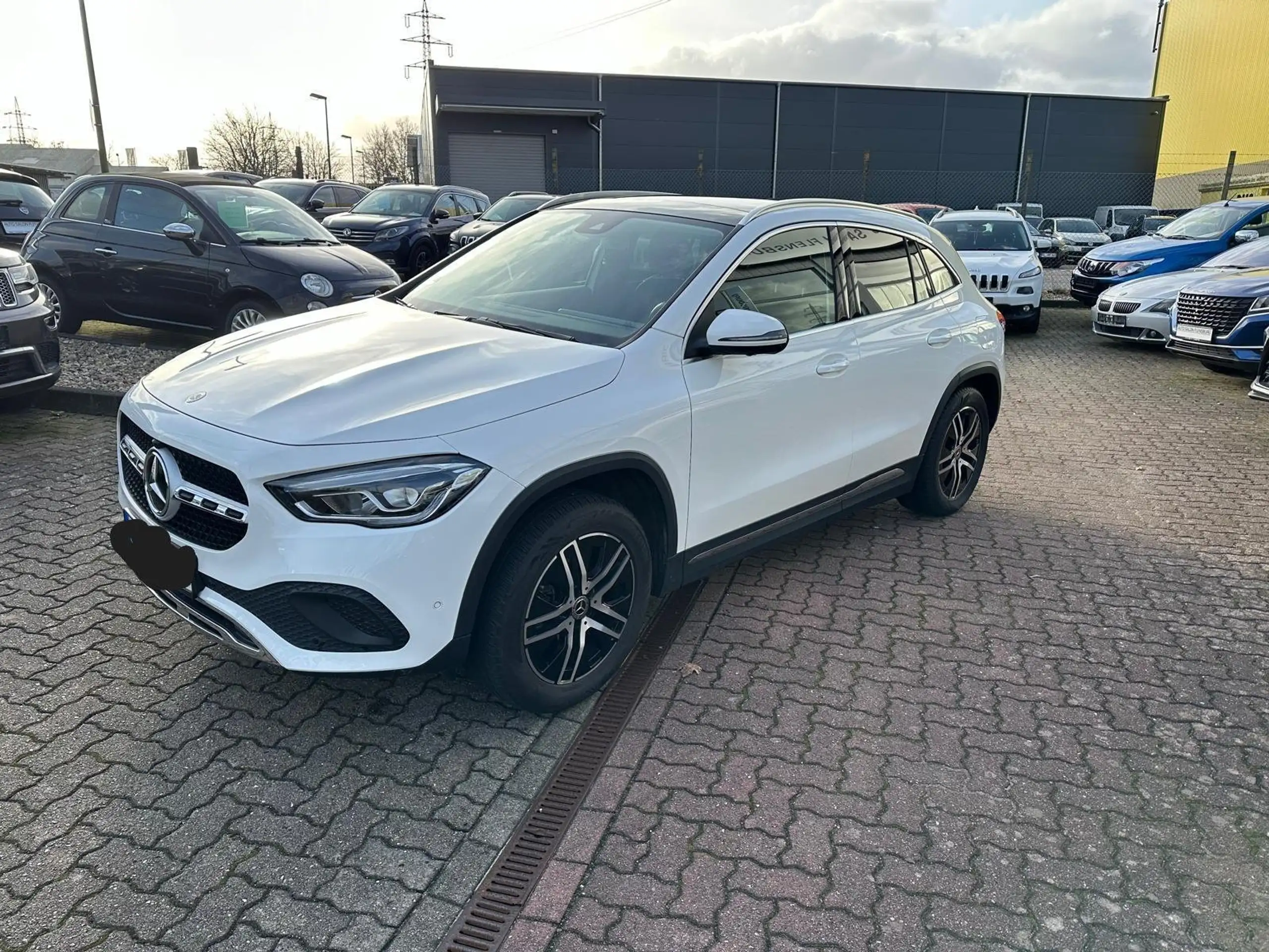 Mercedes-Benz - GLA 200