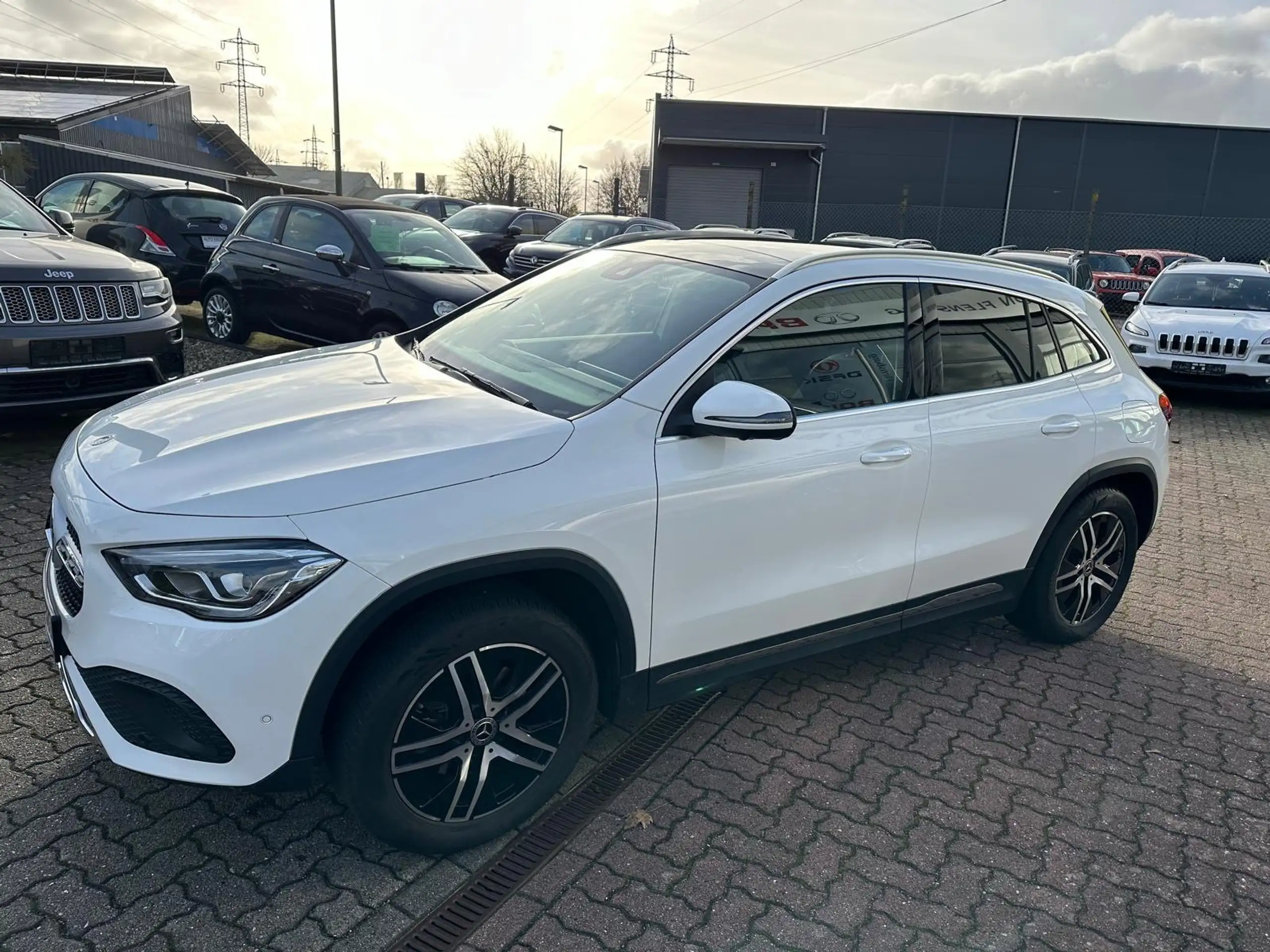 Mercedes-Benz - GLA 200