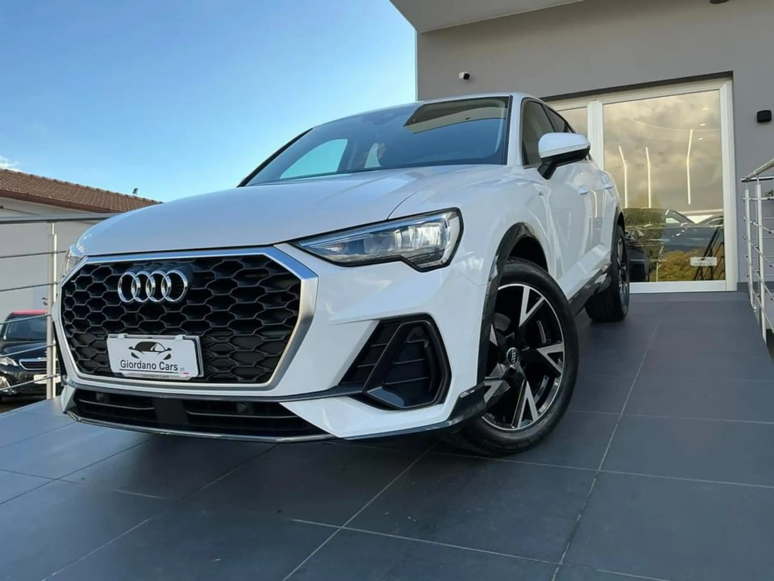 Audi - Q3