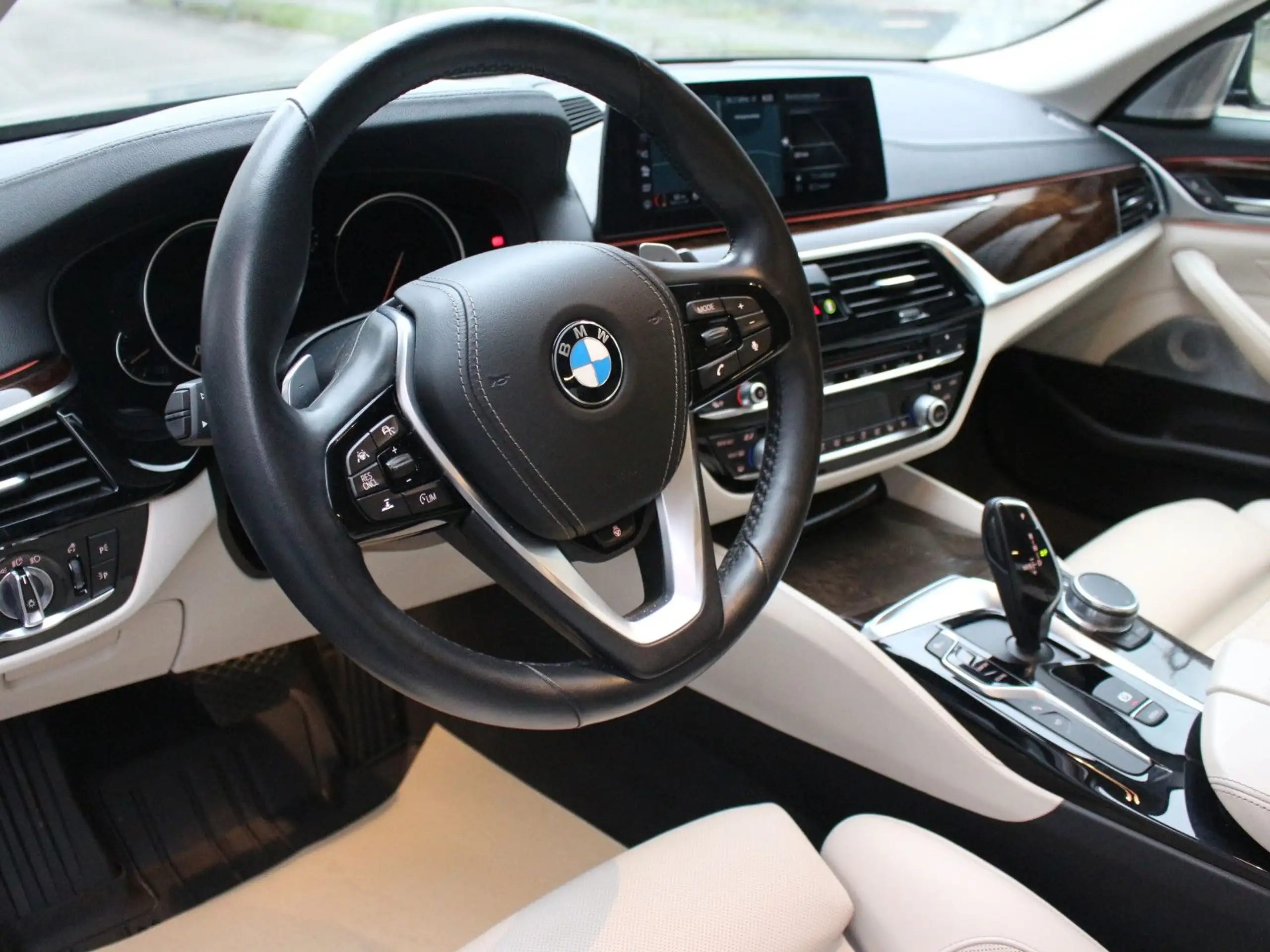 BMW - 530