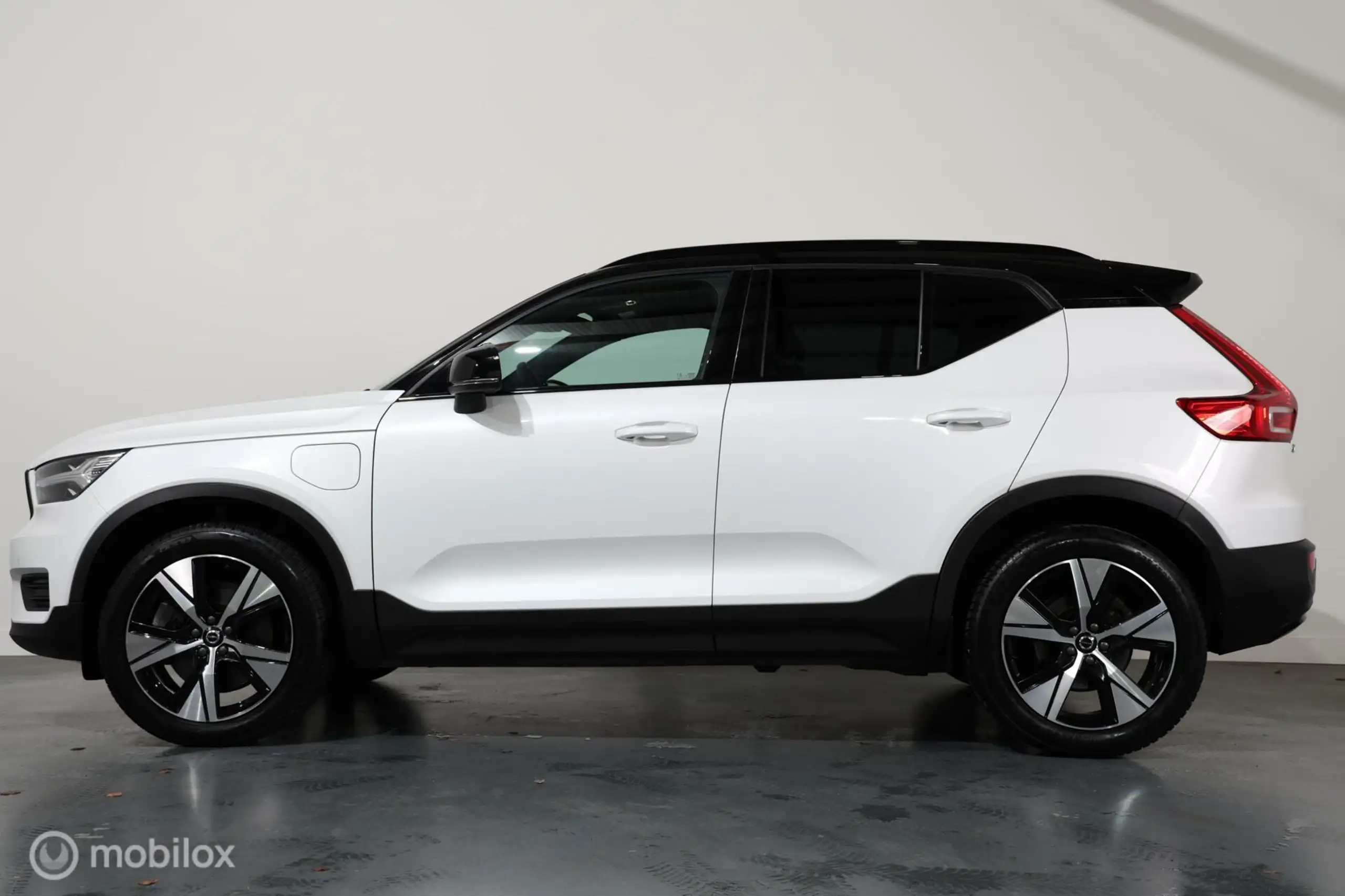 Volvo - XC40