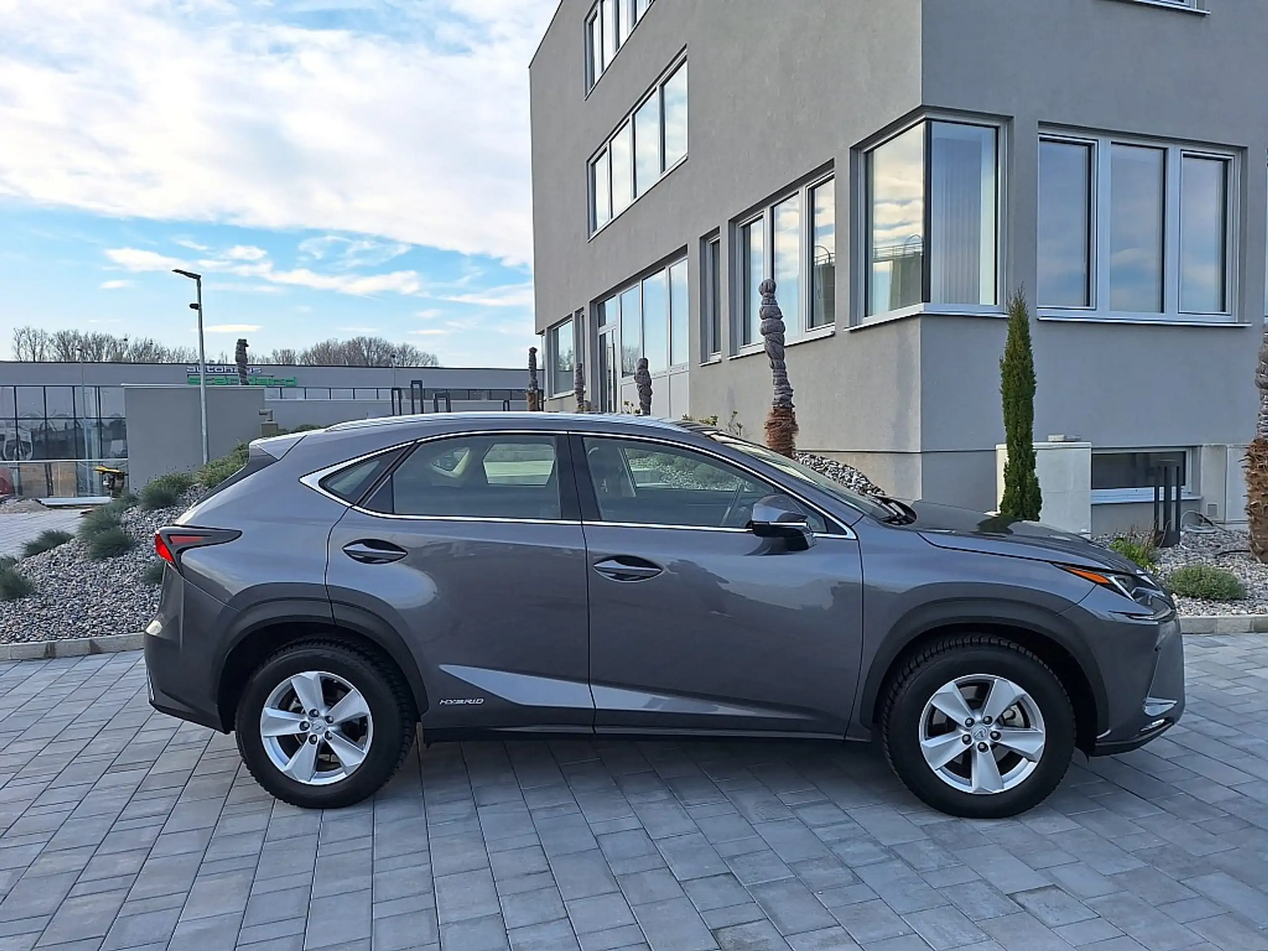 Lexus - NX 300h