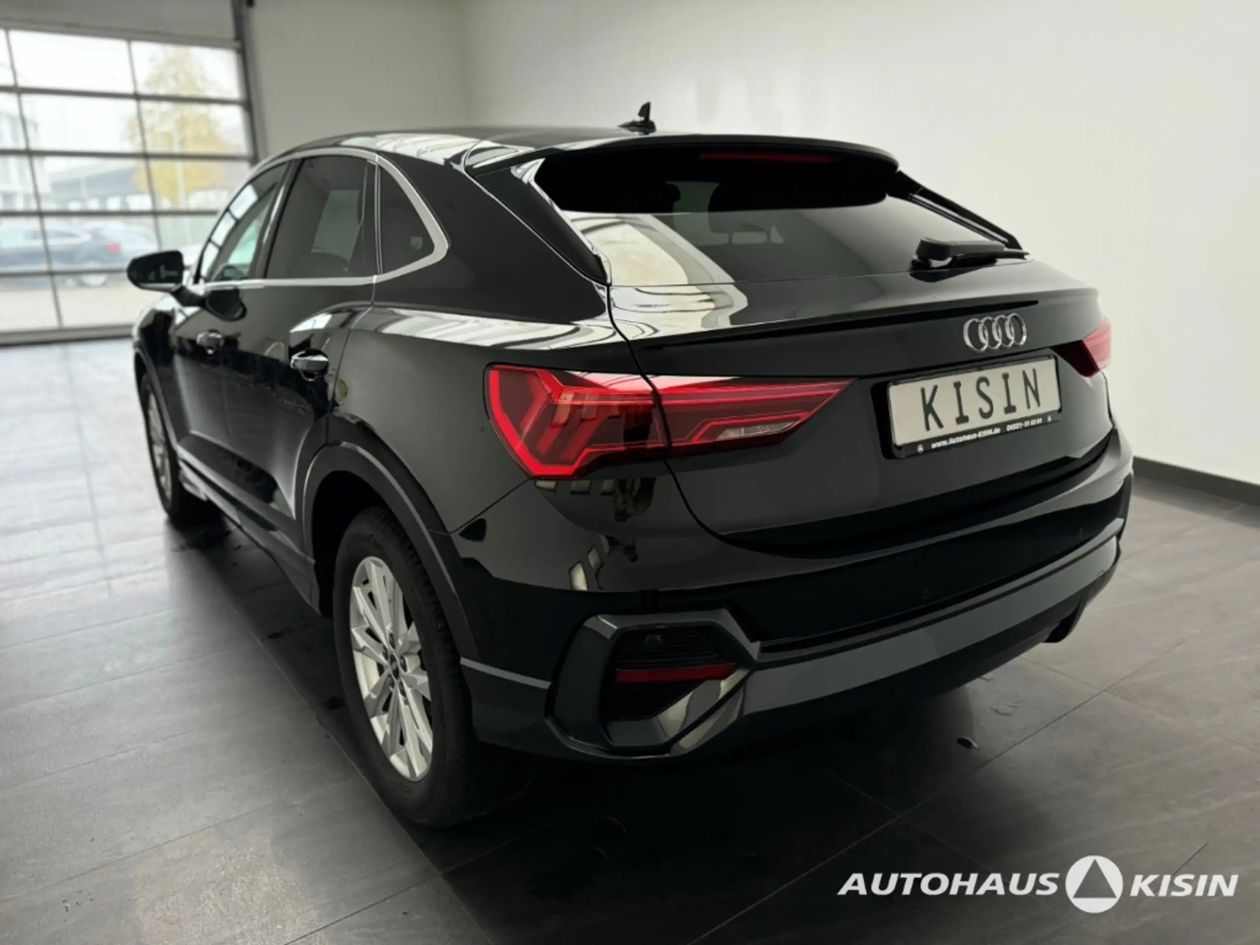 Audi - Q3