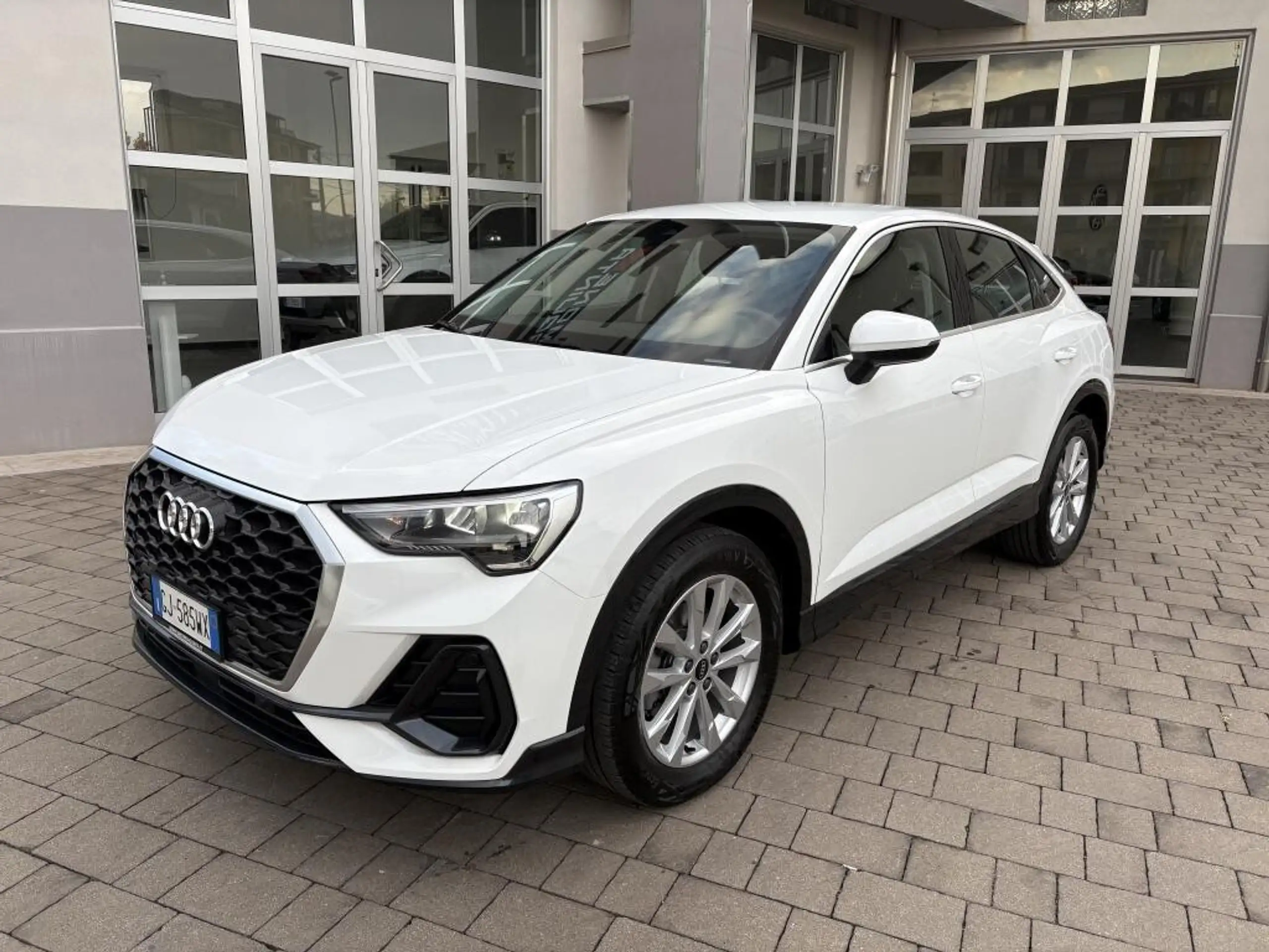 Audi - Q3