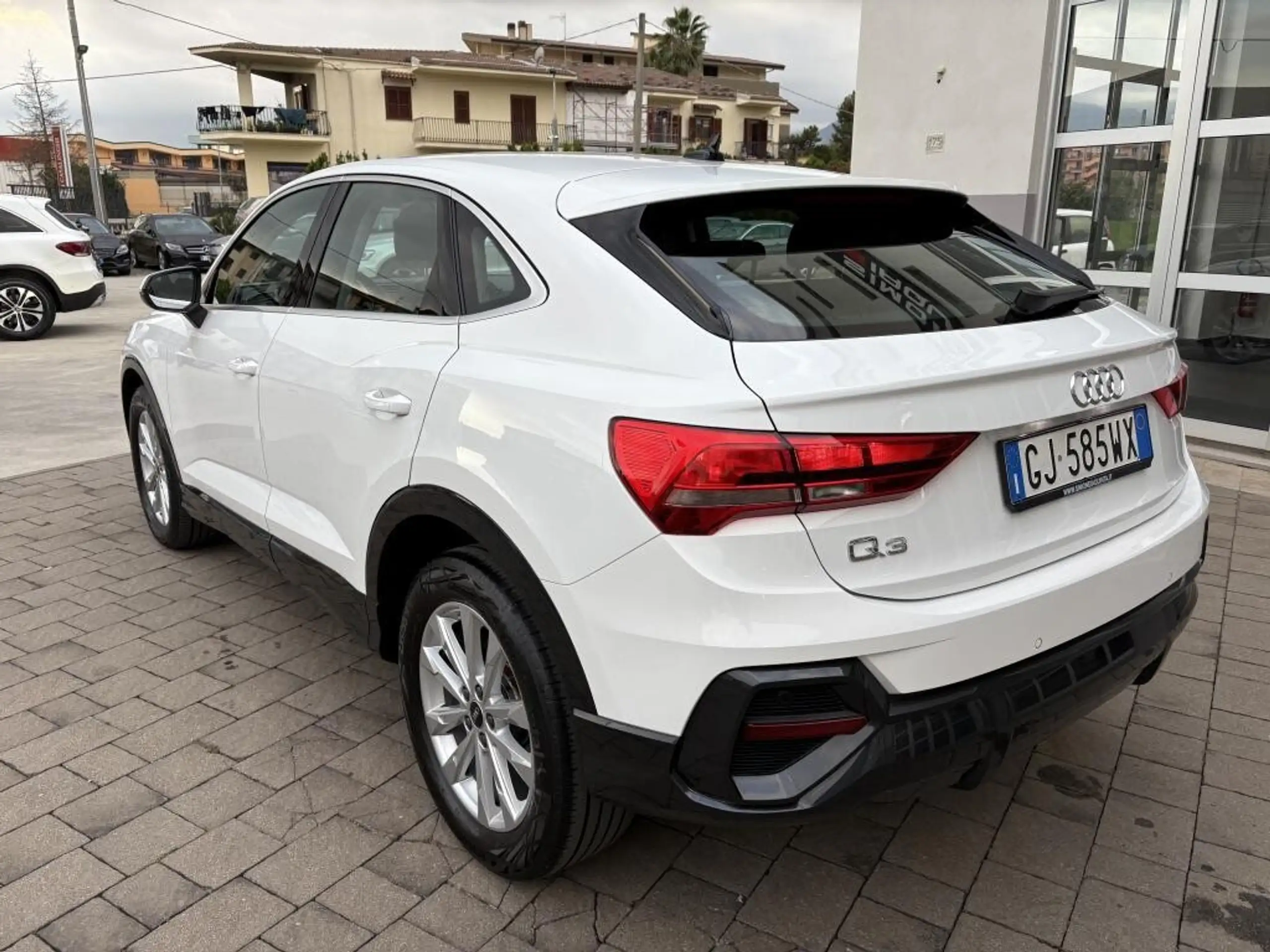 Audi - Q3