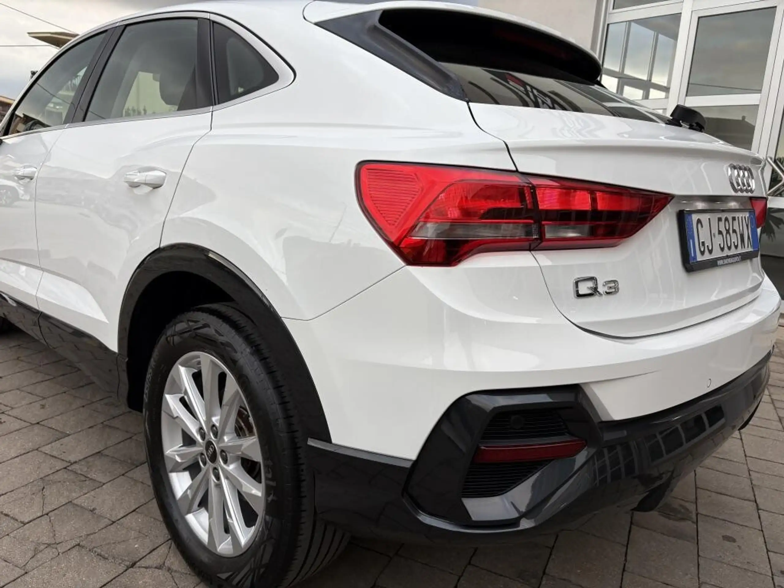 Audi - Q3