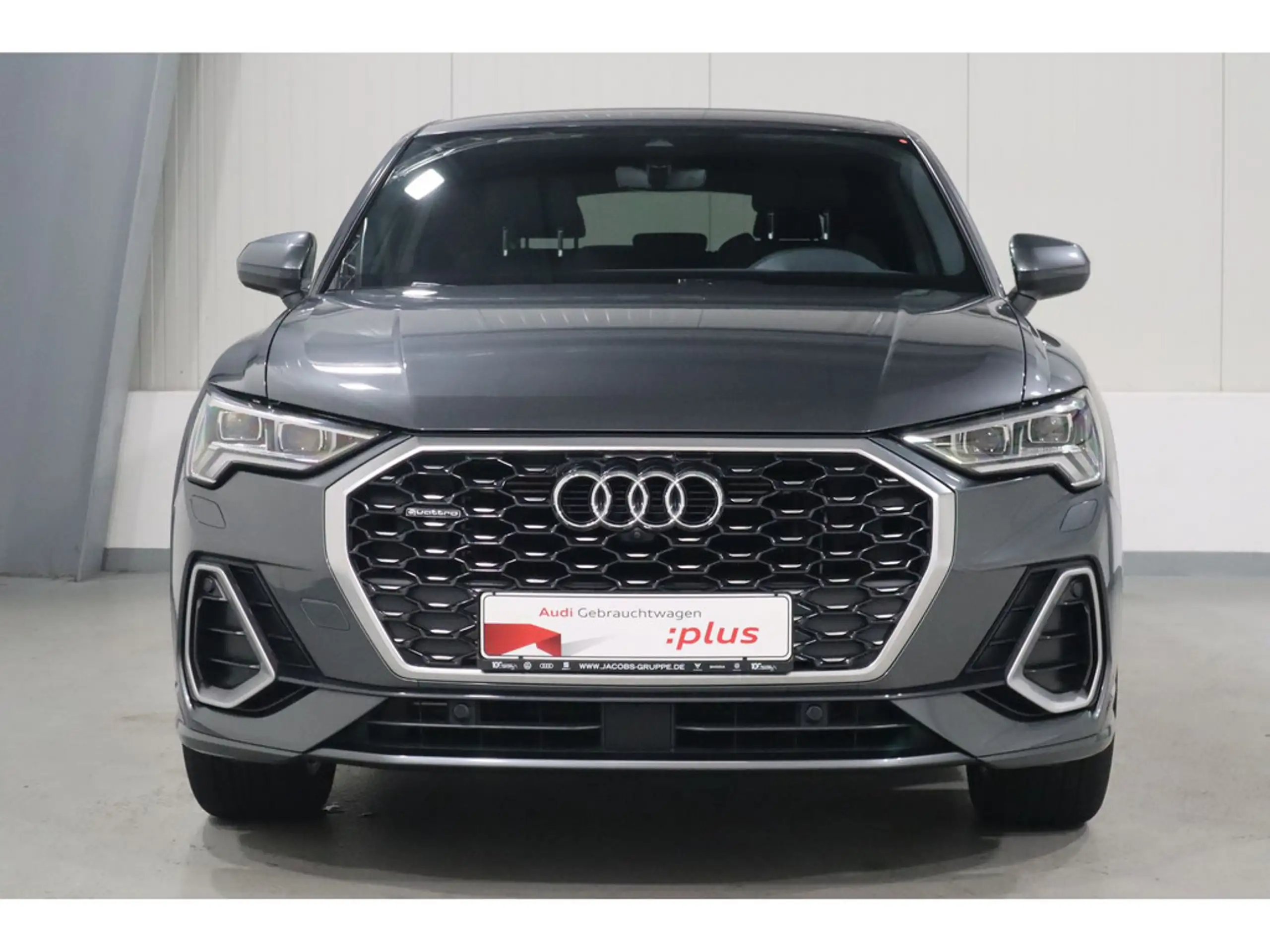 Audi - Q3