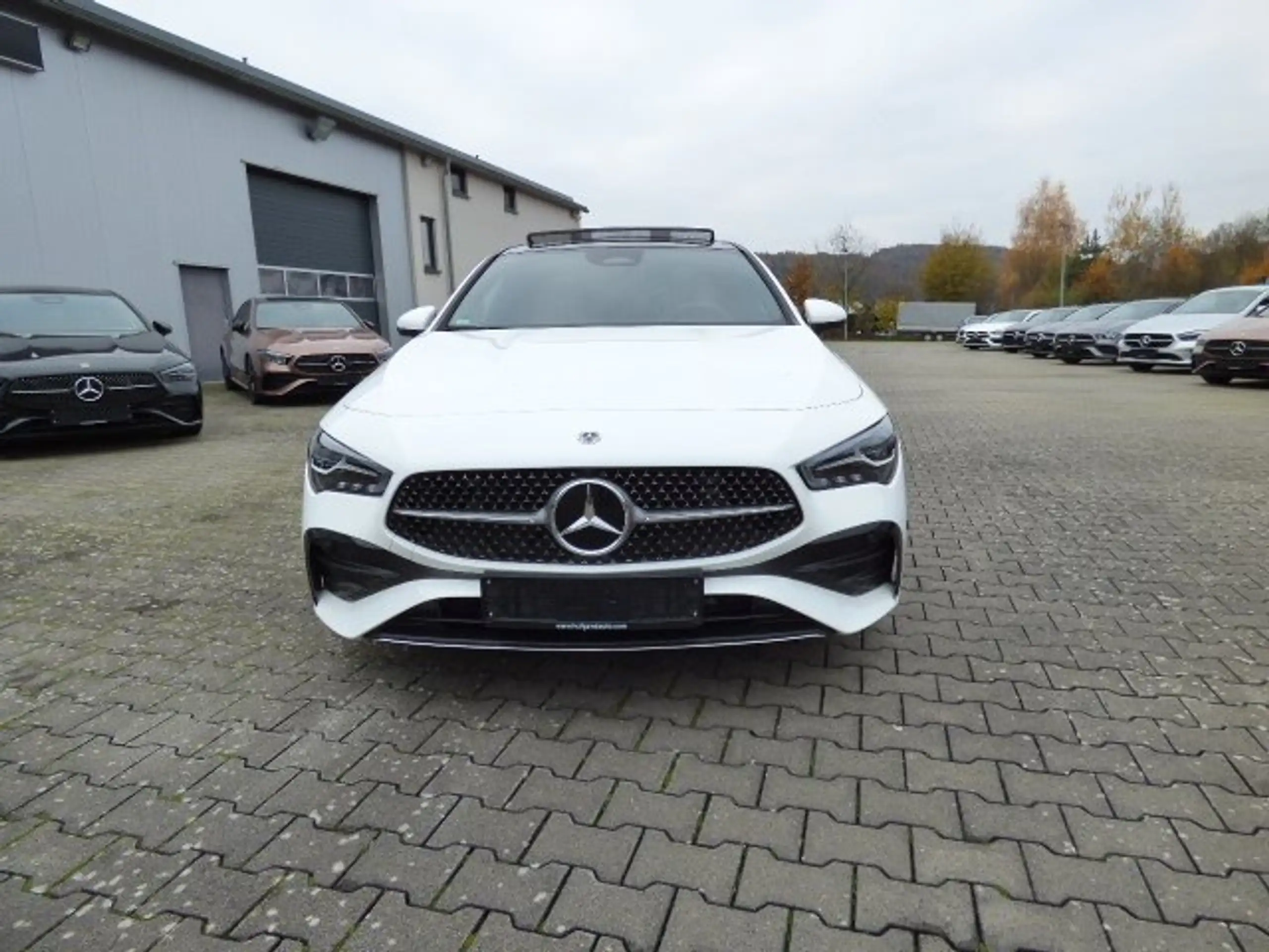 Mercedes-Benz - CLA 200