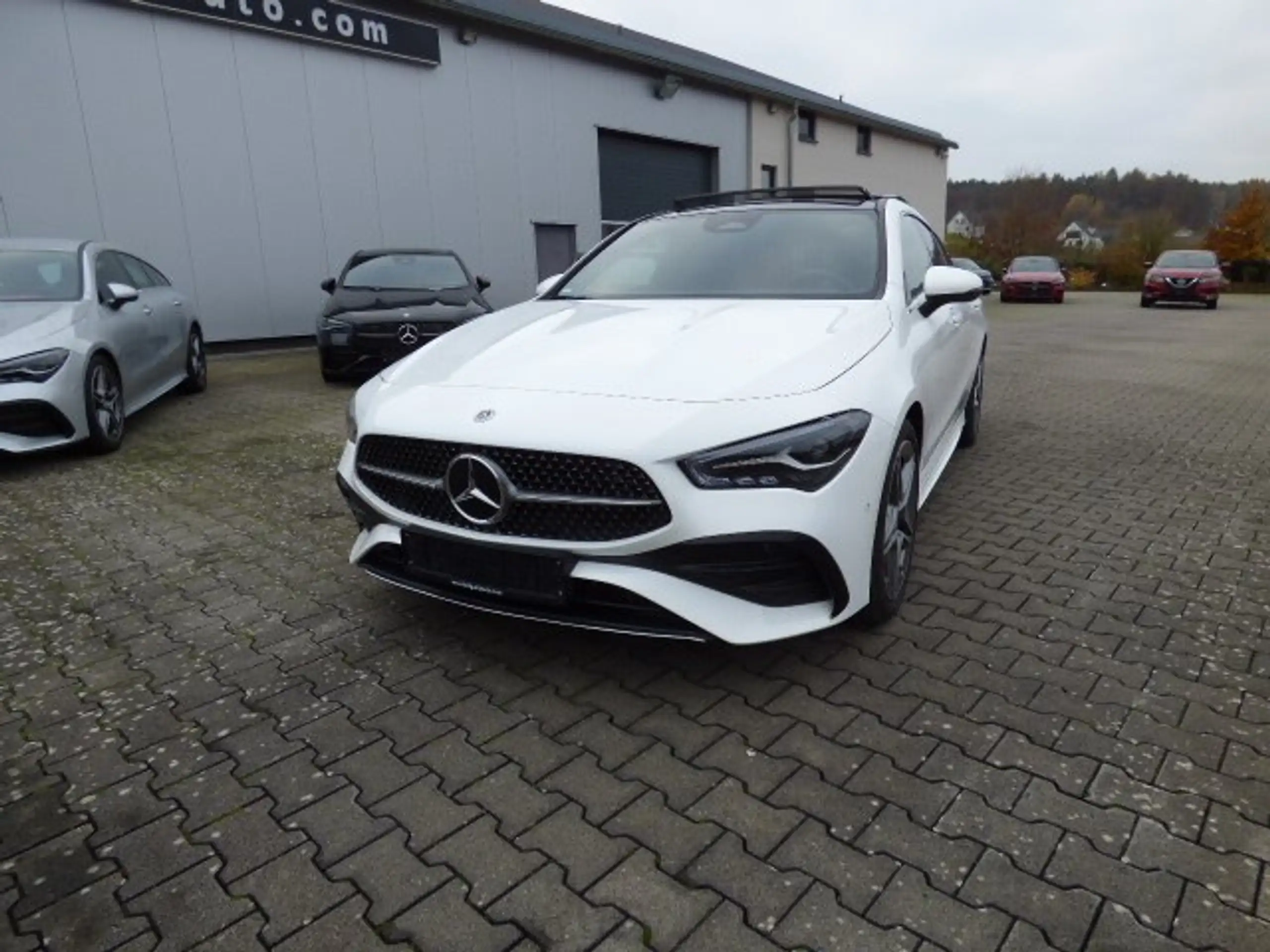 Mercedes-Benz - CLA 200