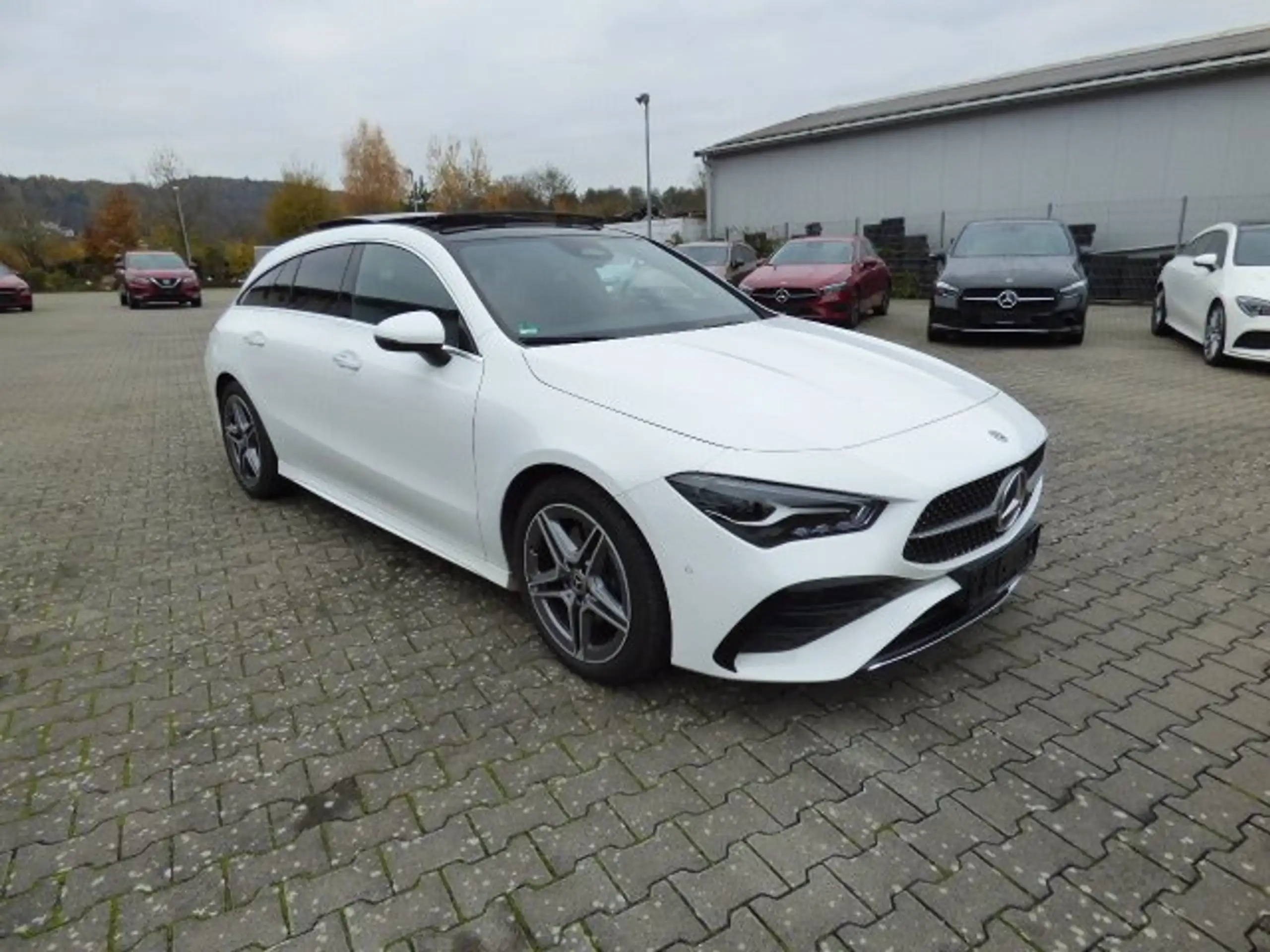 Mercedes-Benz - CLA 200