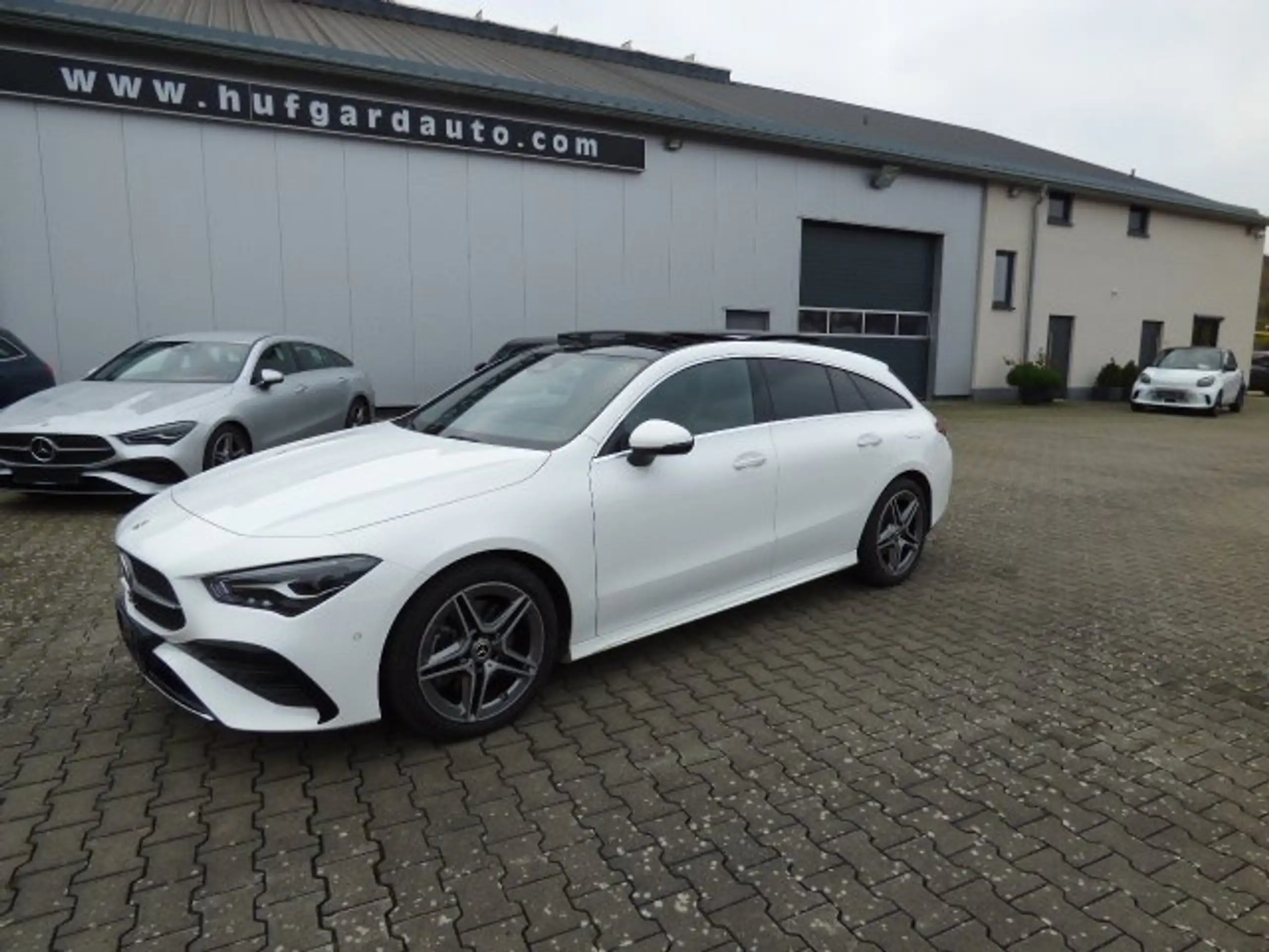 Mercedes-Benz - CLA 200