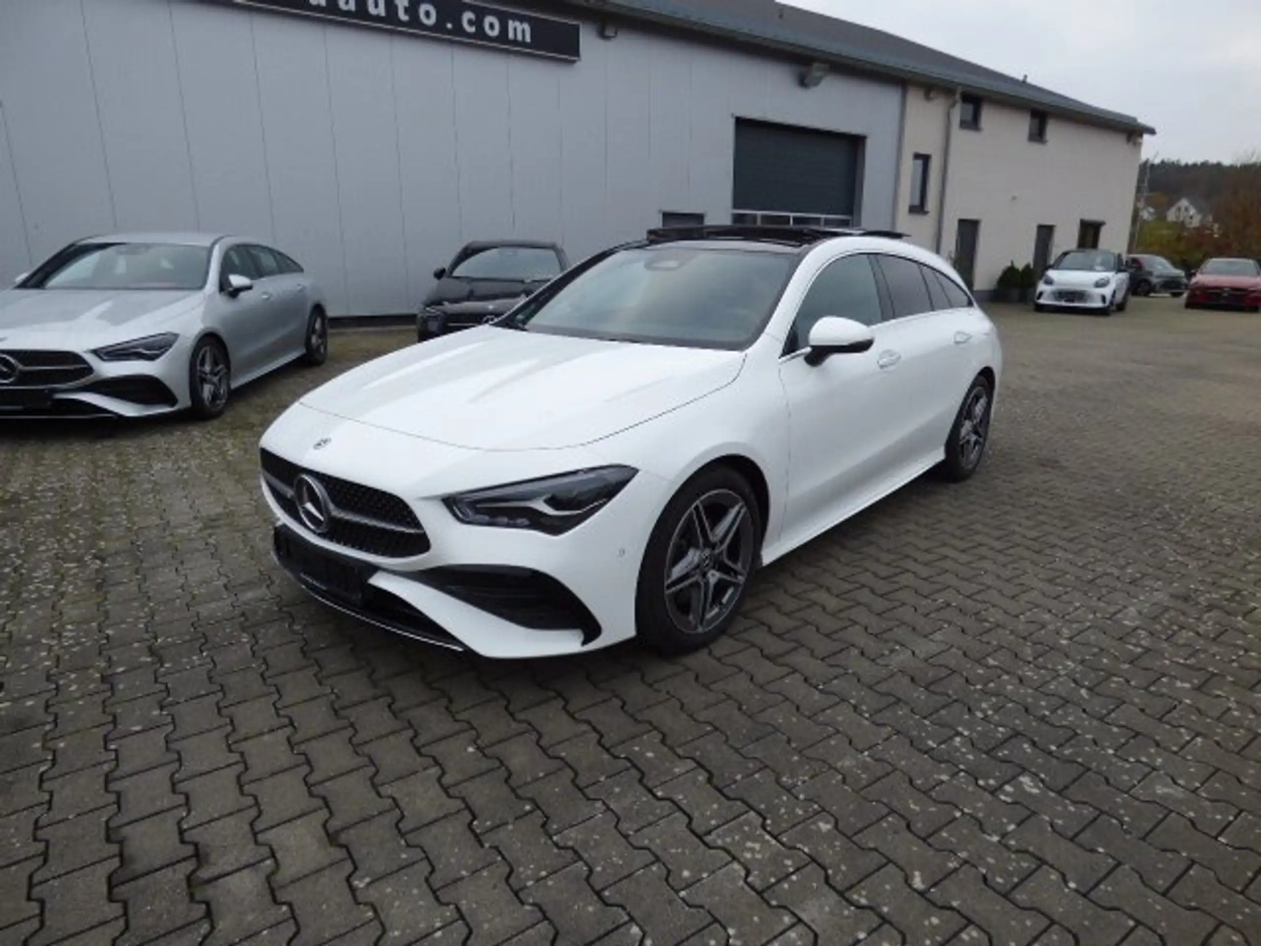 Mercedes-Benz - CLA 200