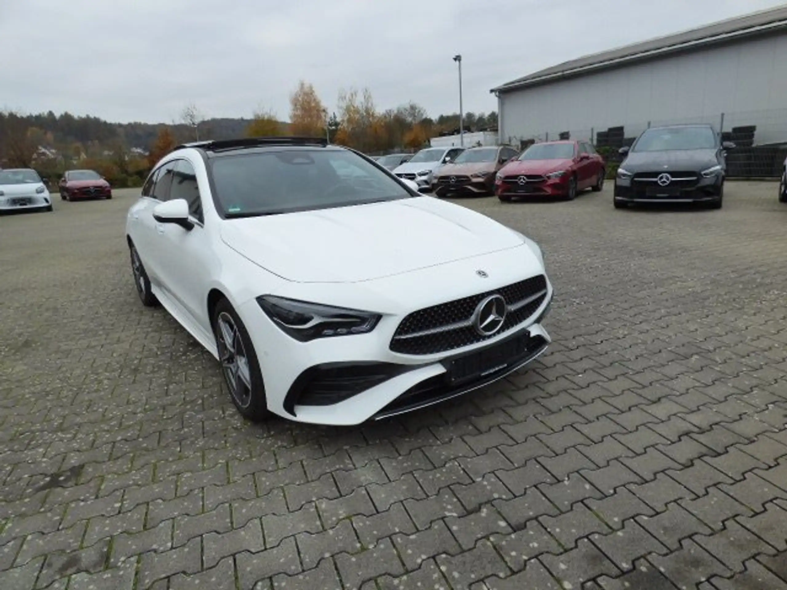 Mercedes-Benz - CLA 200