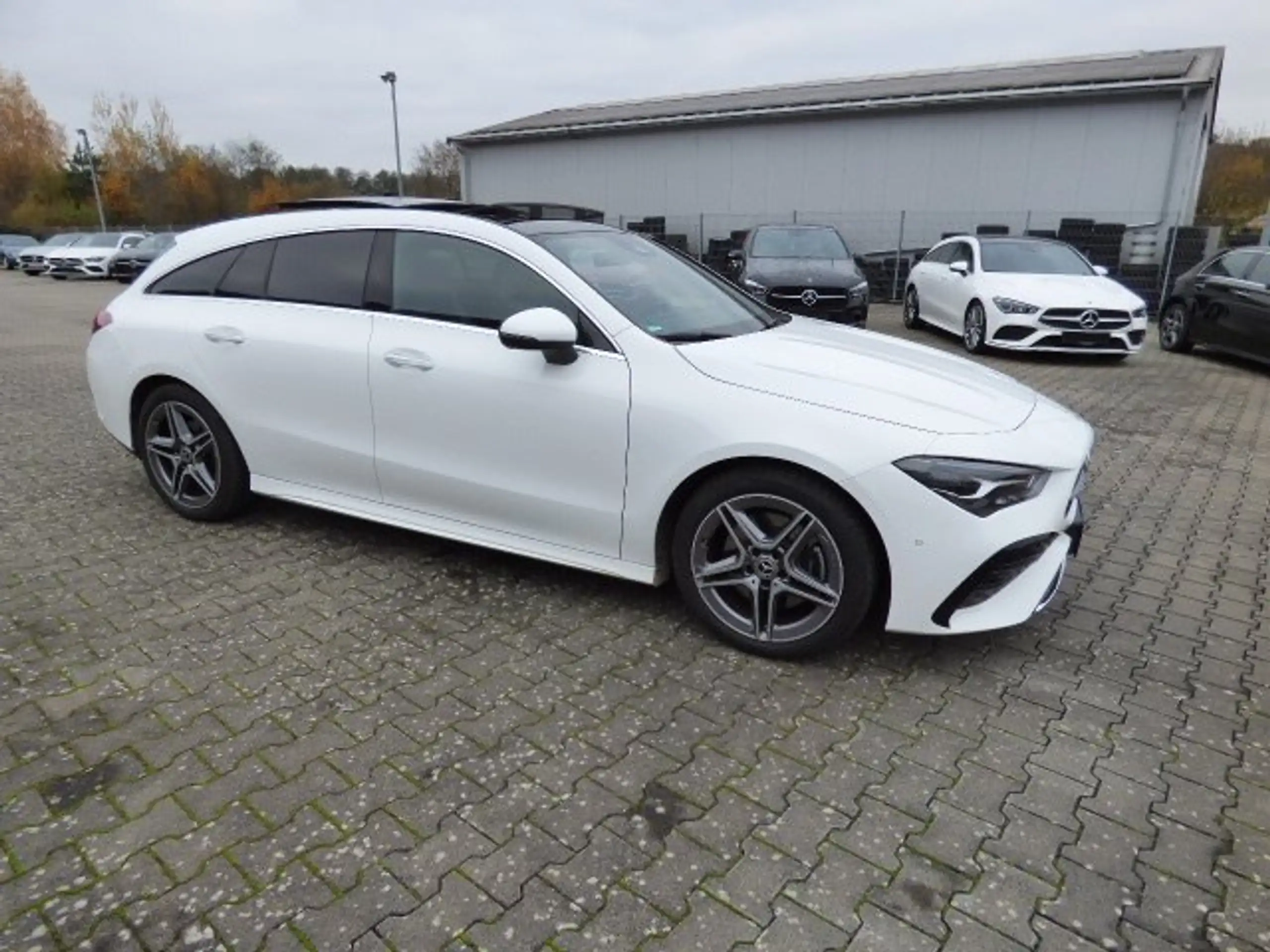 Mercedes-Benz - CLA 200