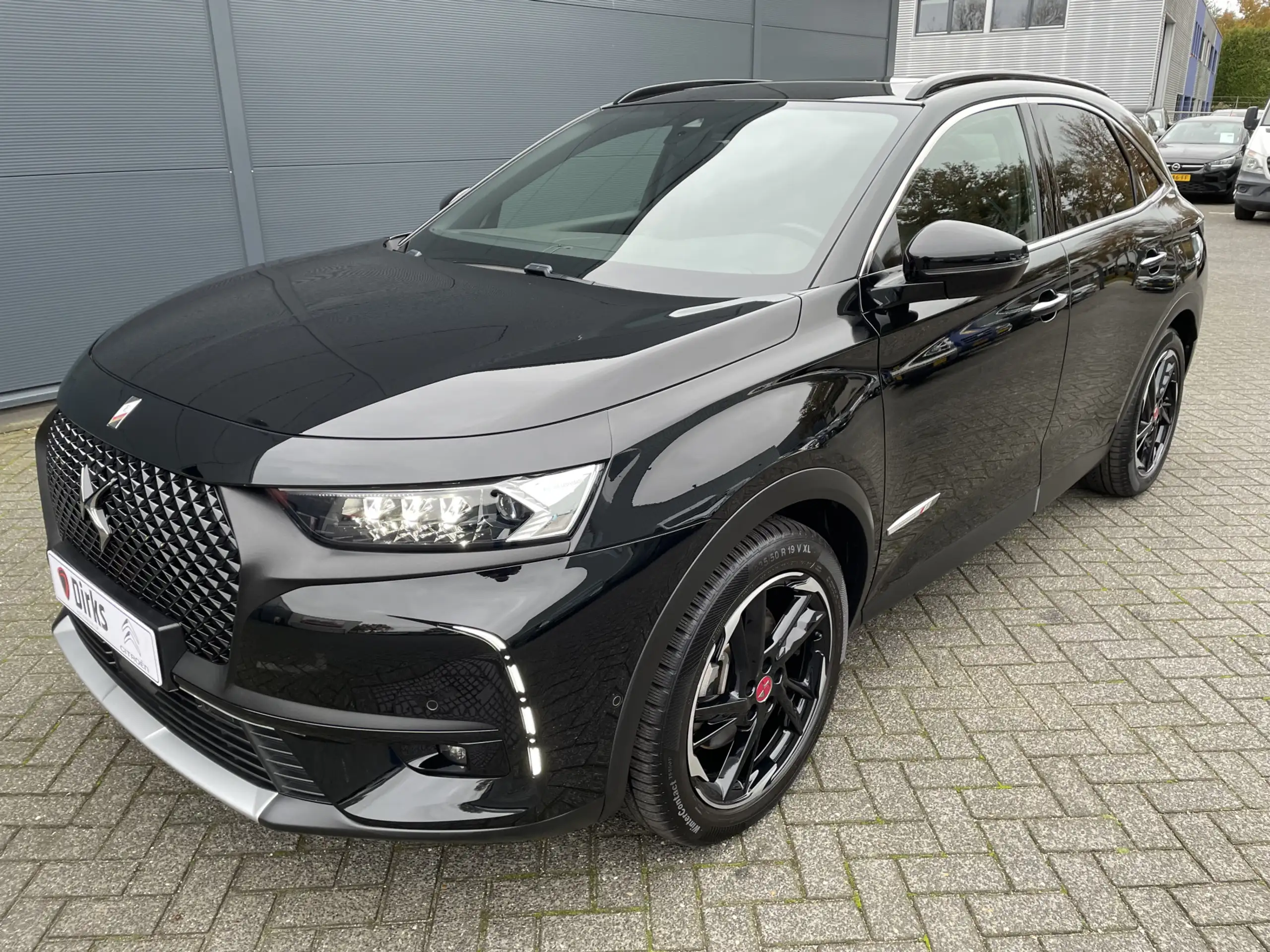 DS Automobiles - DS 7 Crossback