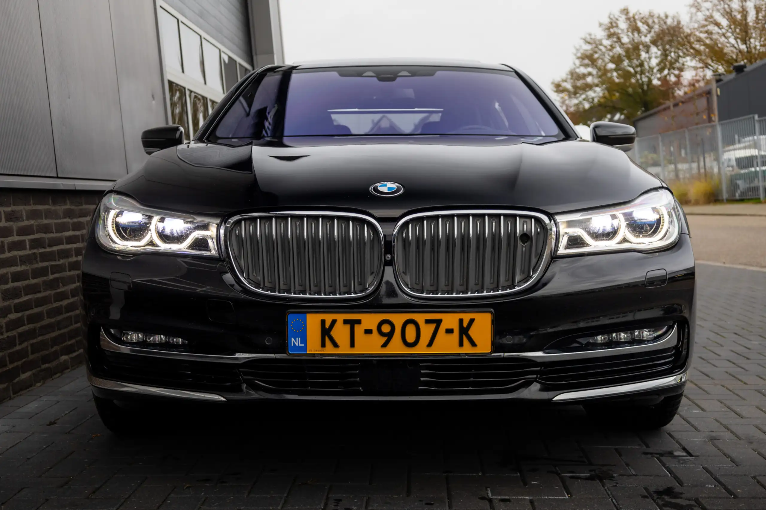 BMW - 740