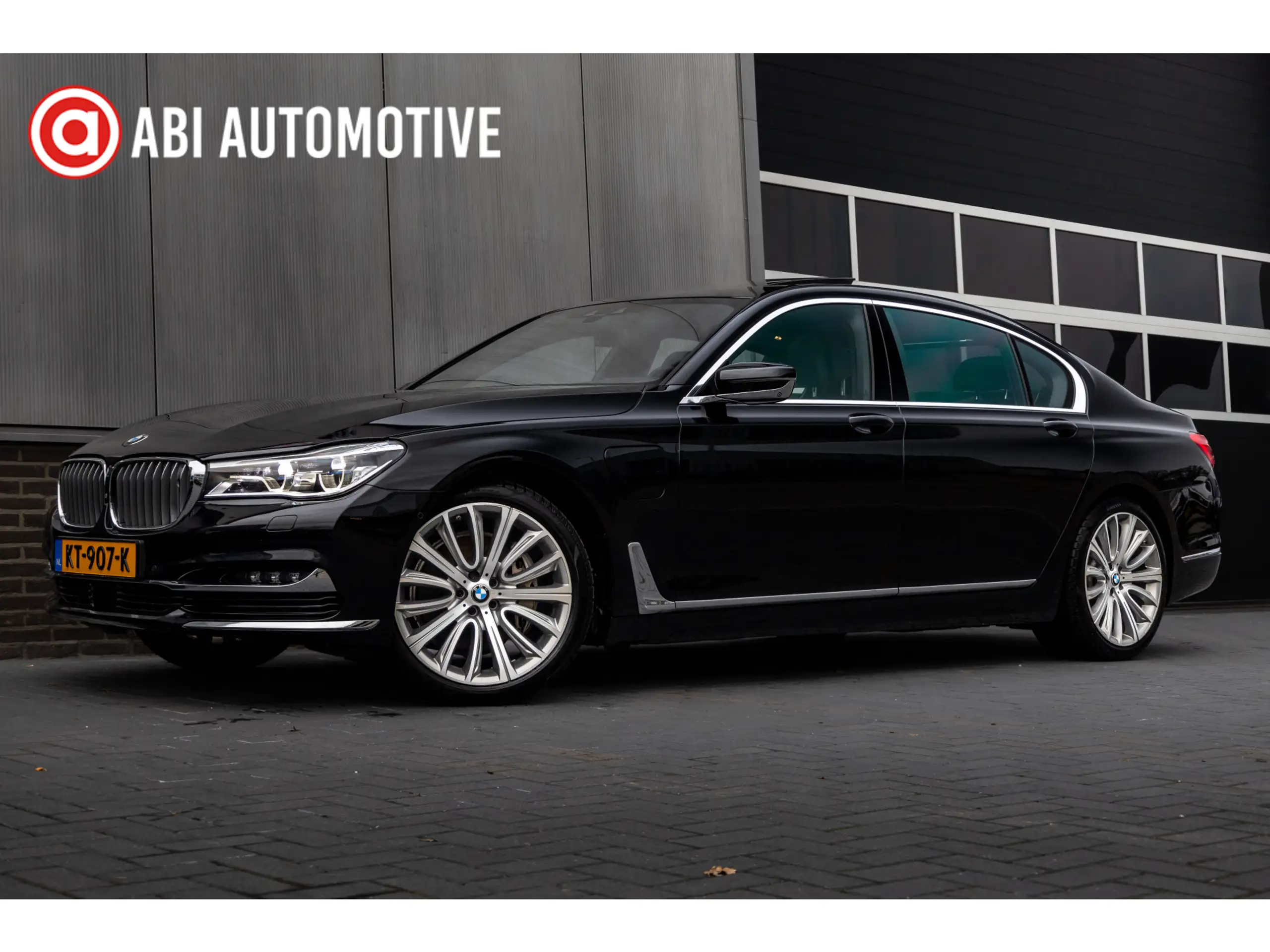 BMW 740 2016