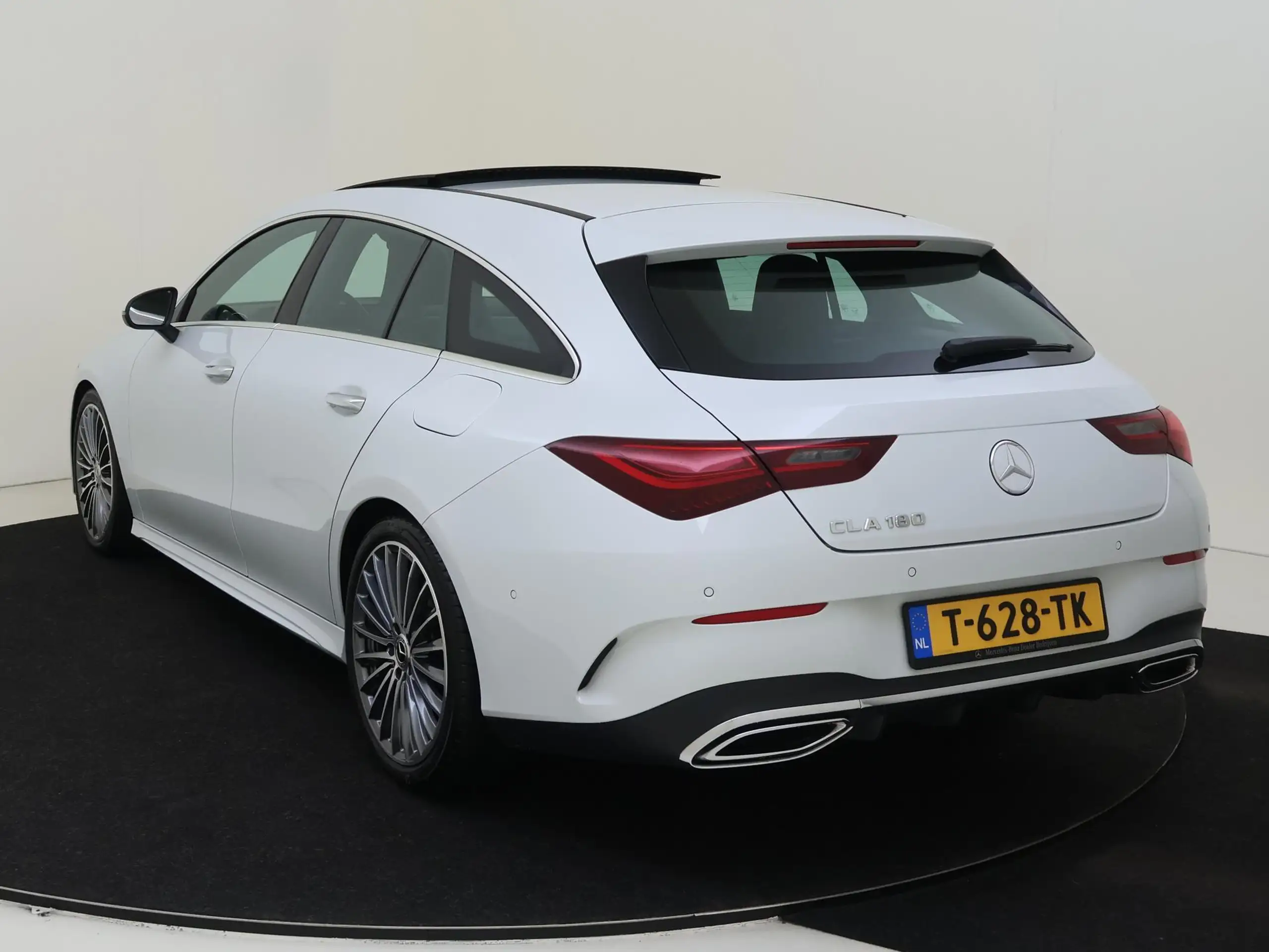 Mercedes-Benz - CLA 180