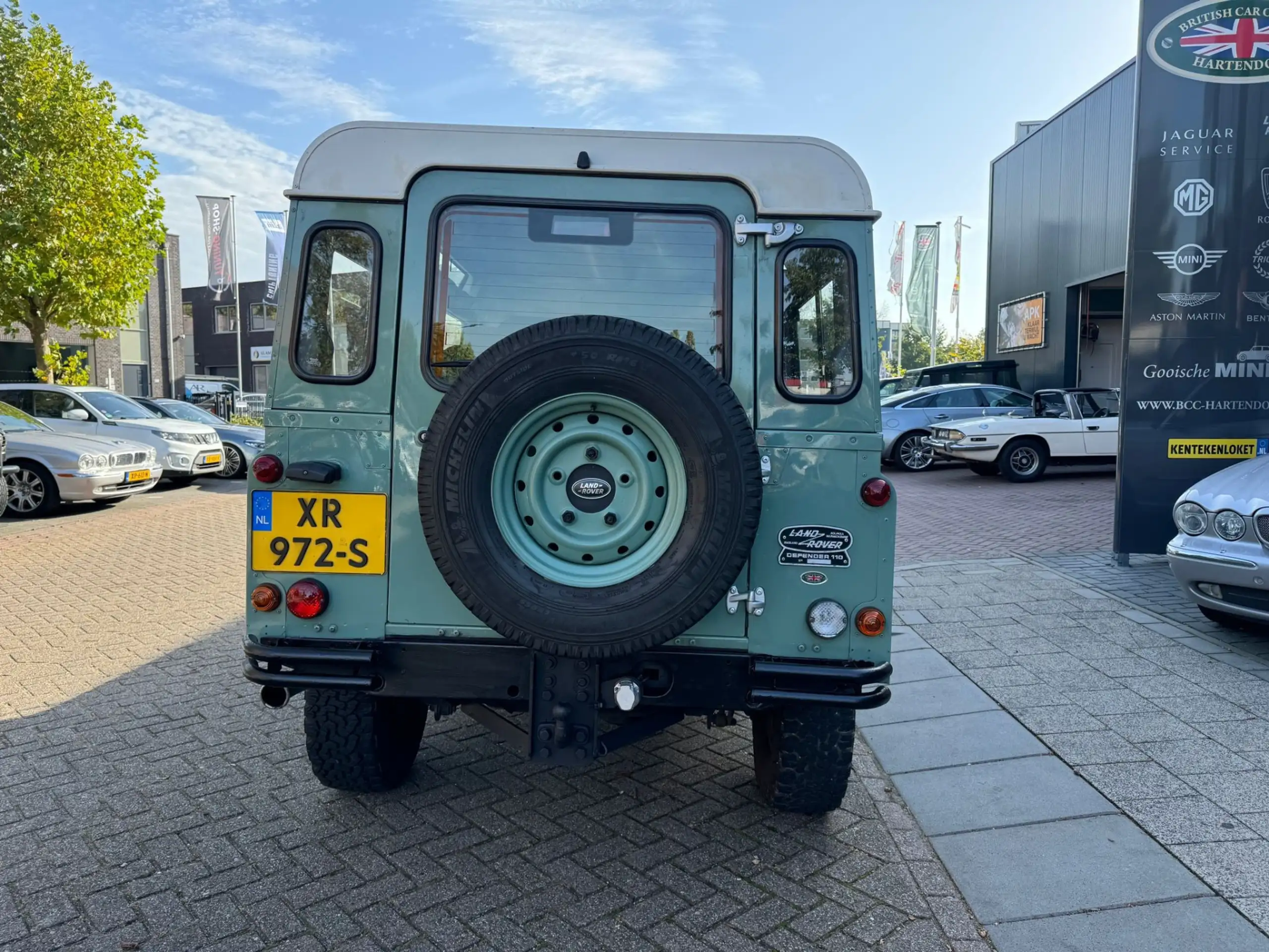 Land Rover - Defender