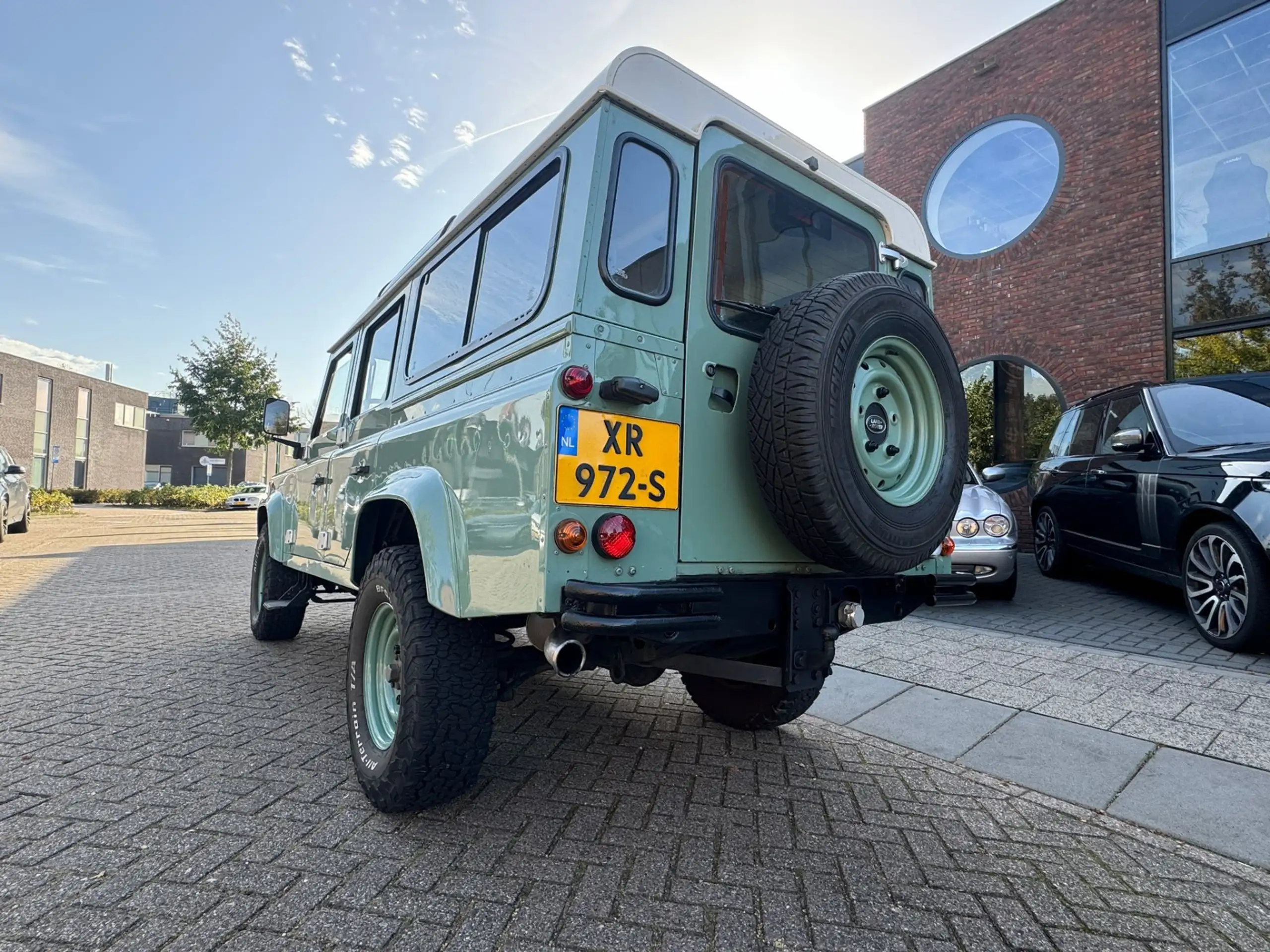 Land Rover - Defender