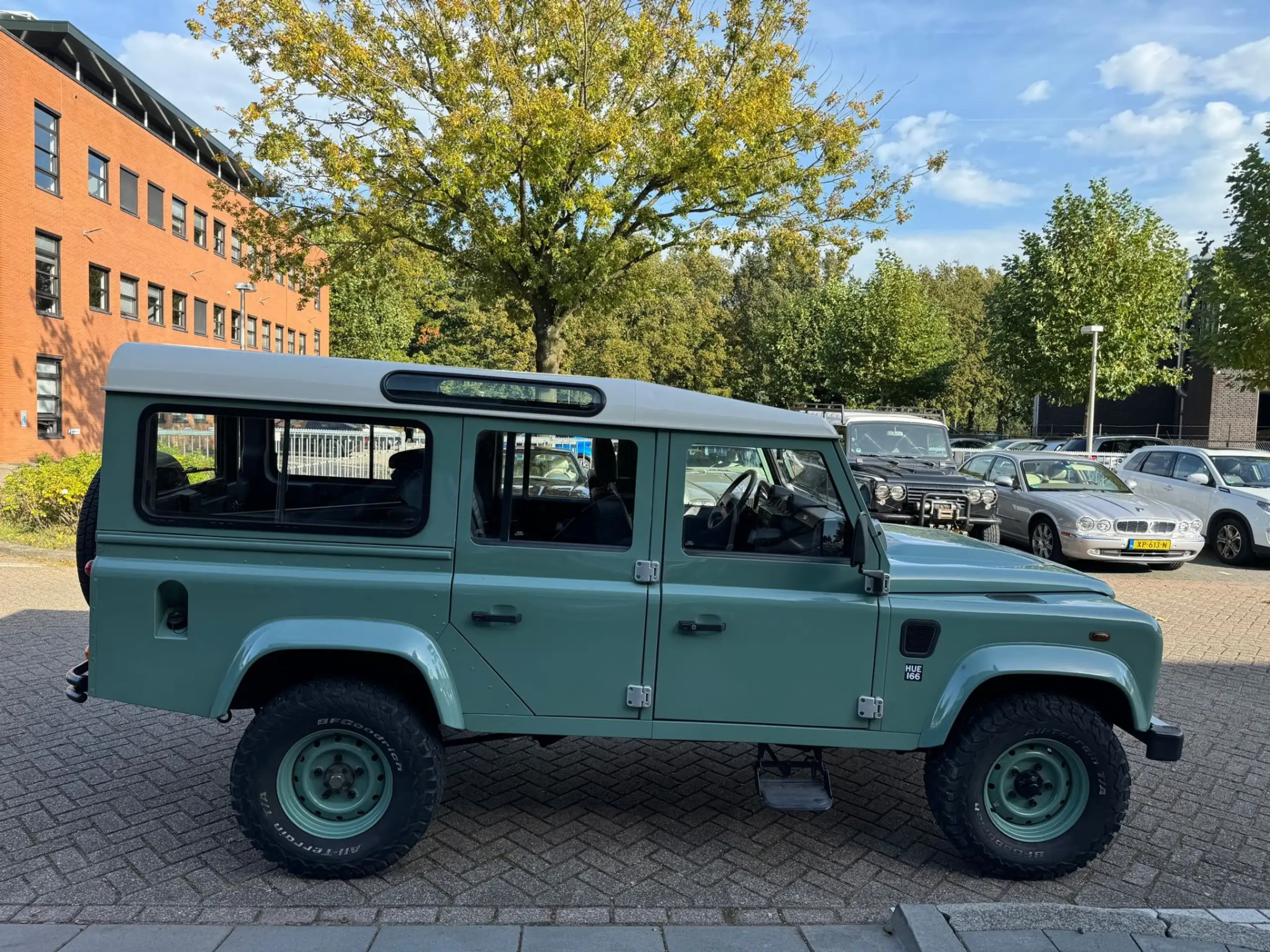 Land Rover - Defender