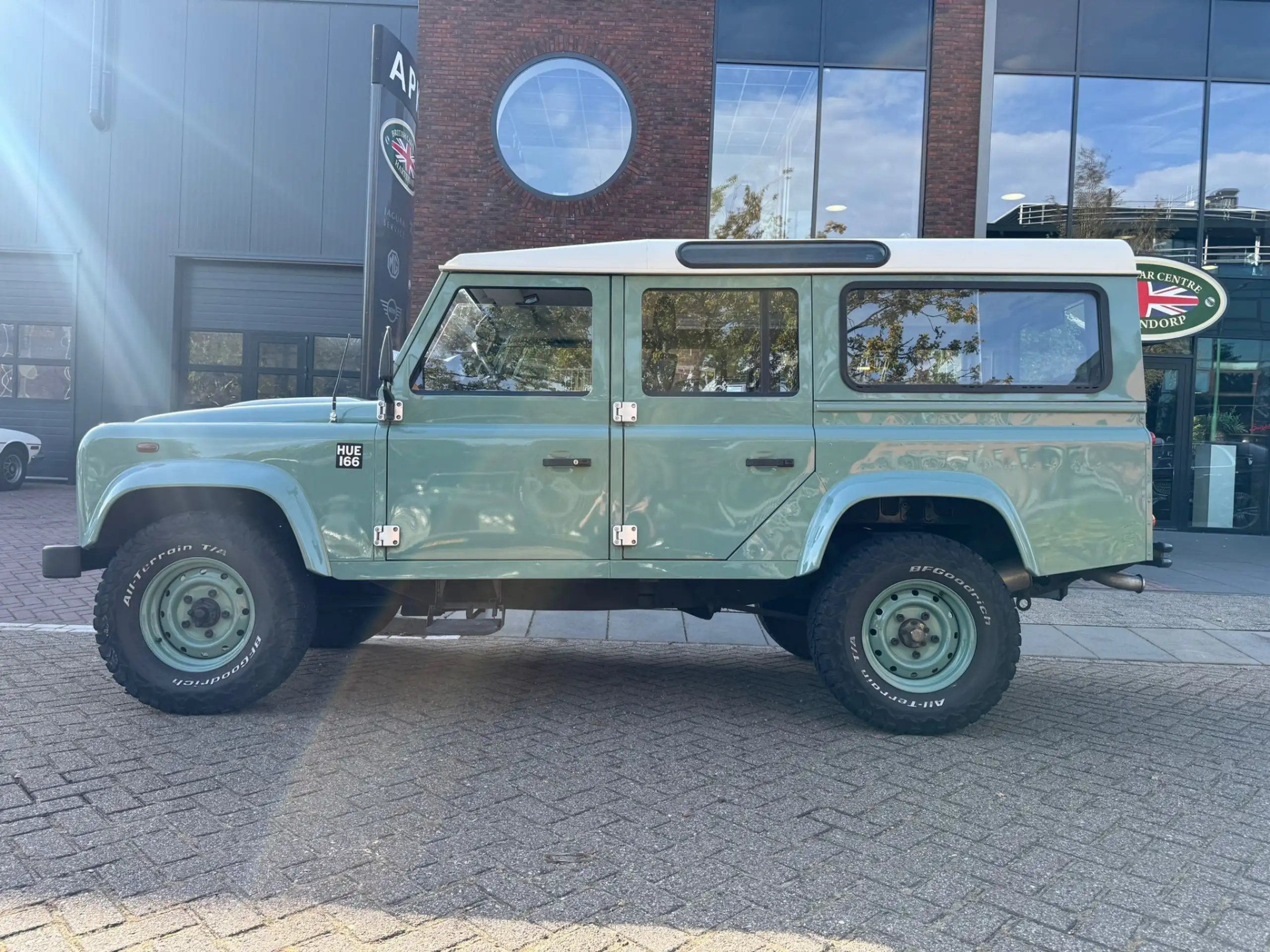 Land Rover - Defender