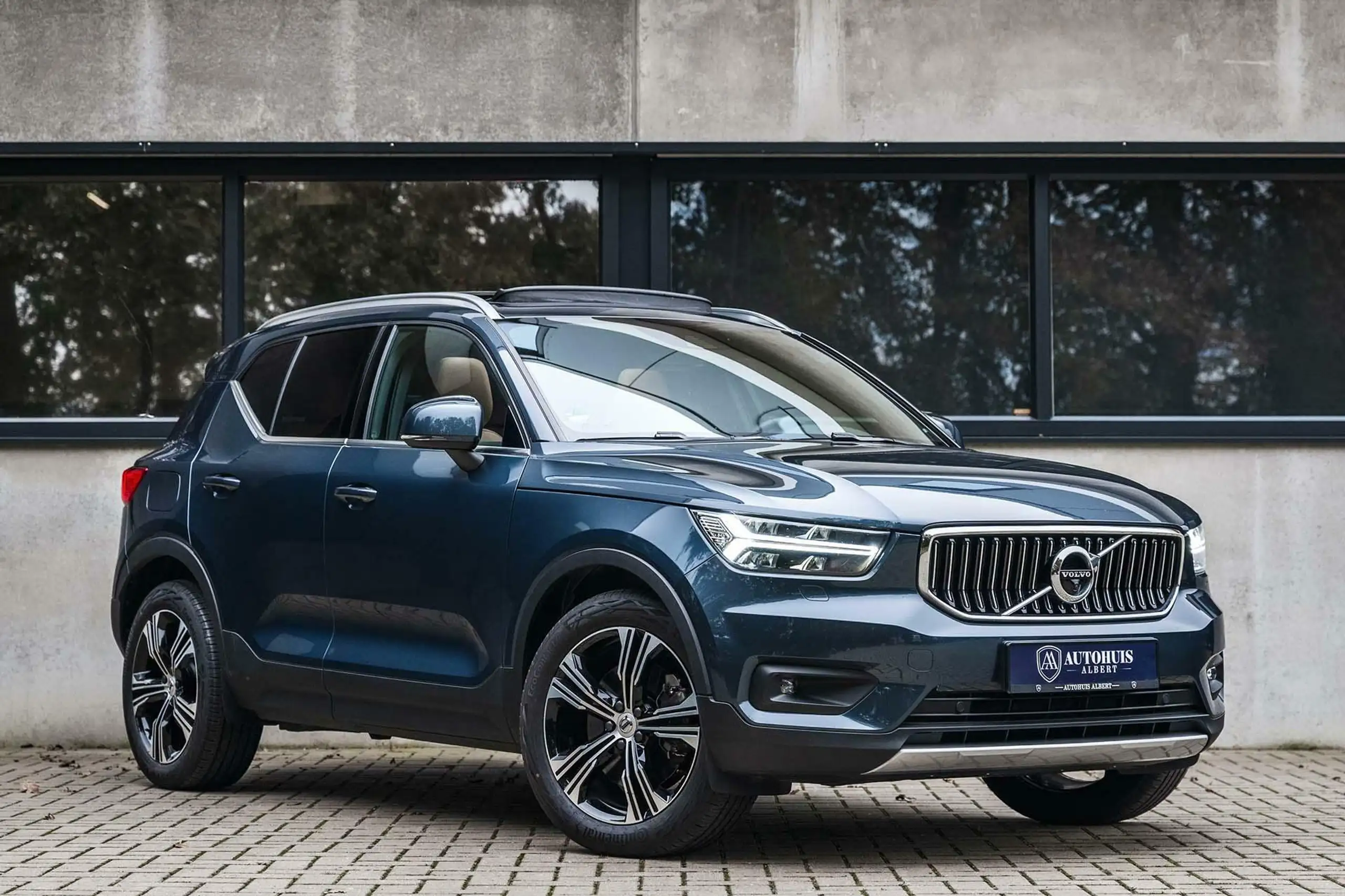 Volvo - XC40