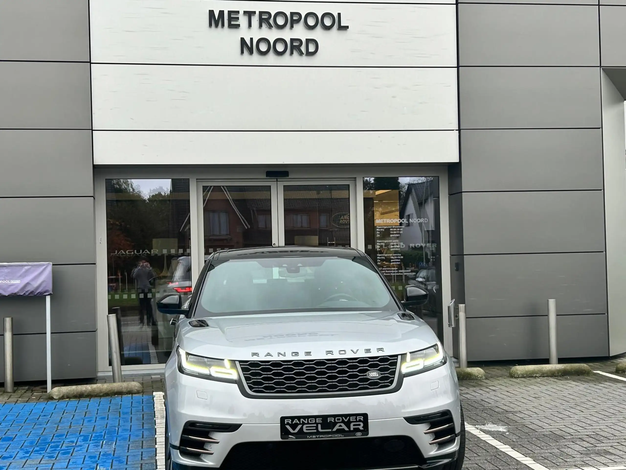 Land Rover - Range Rover Velar