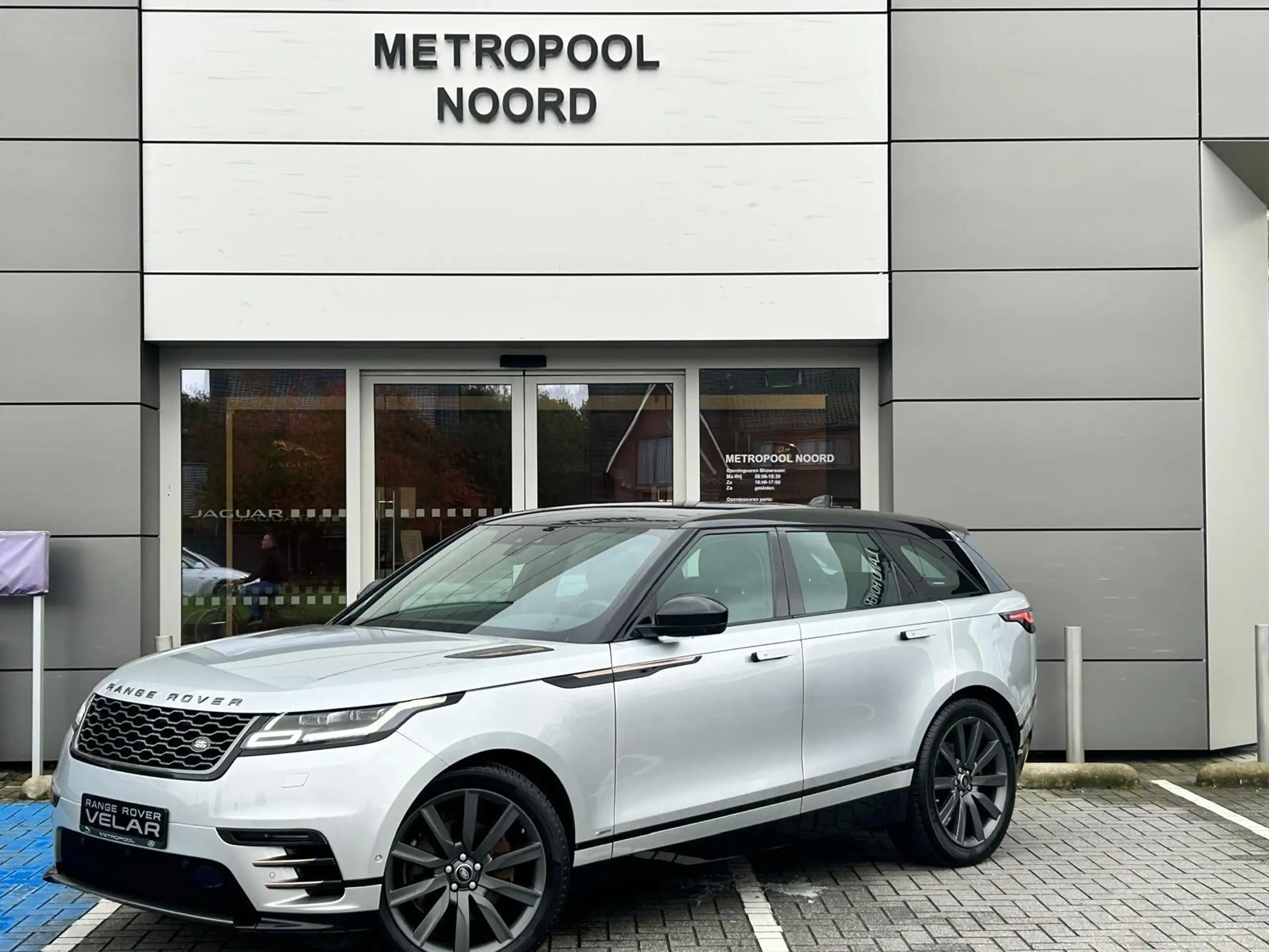 Land Rover - Range Rover Velar