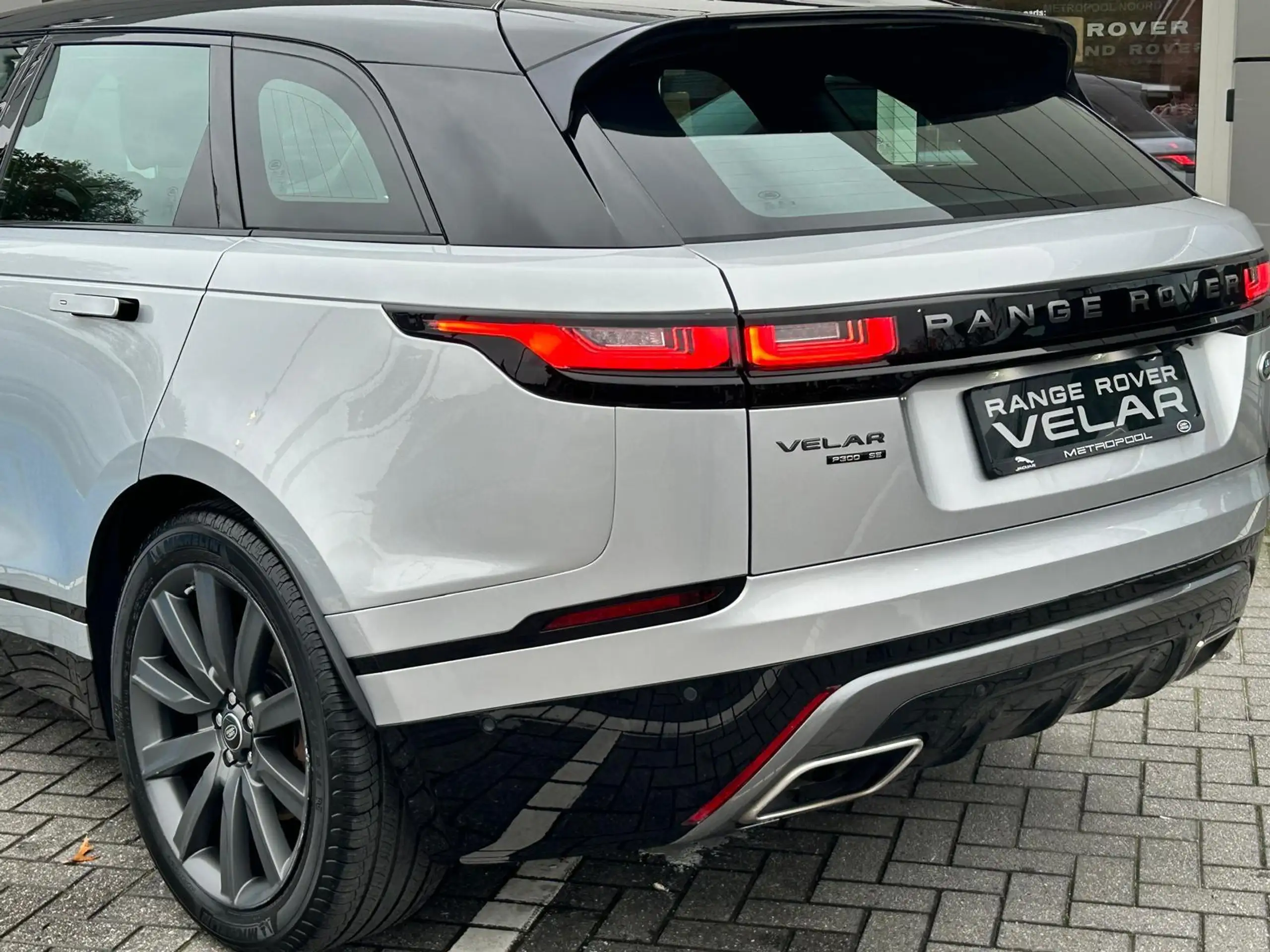 Land Rover - Range Rover Velar