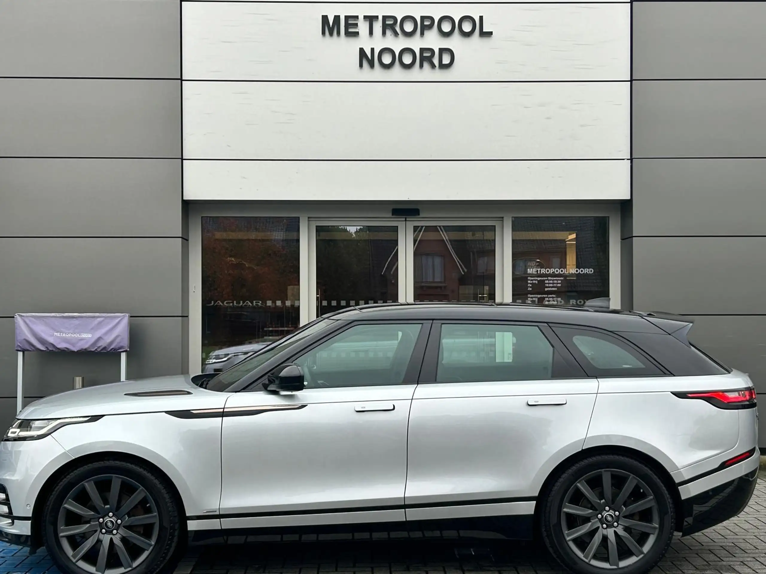 Land Rover - Range Rover Velar