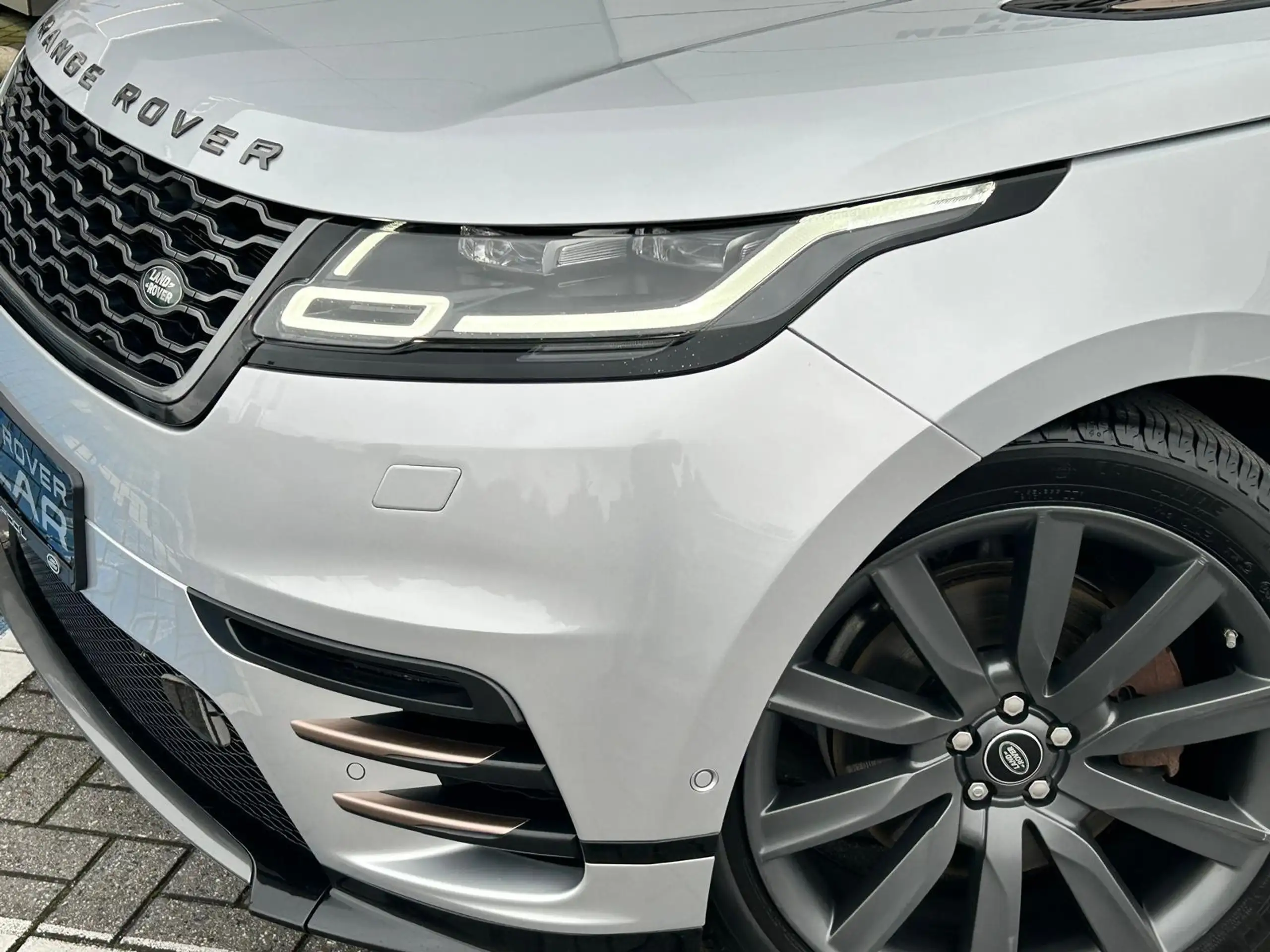 Land Rover - Range Rover Velar