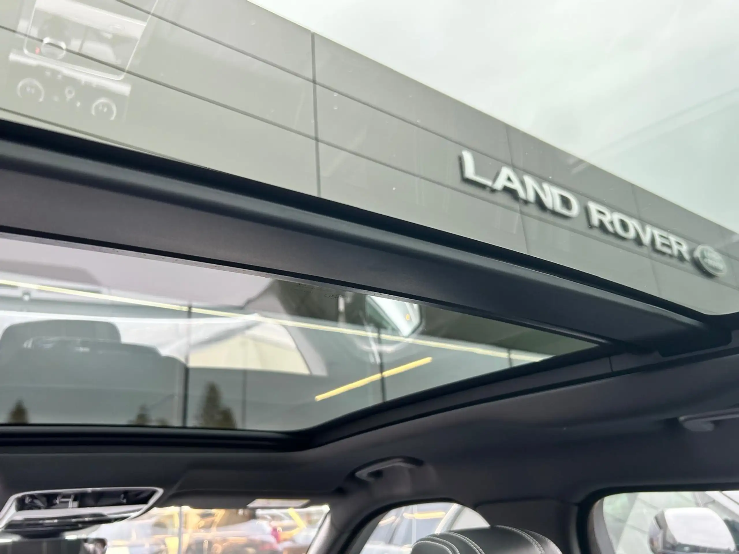 Land Rover - Range Rover Velar