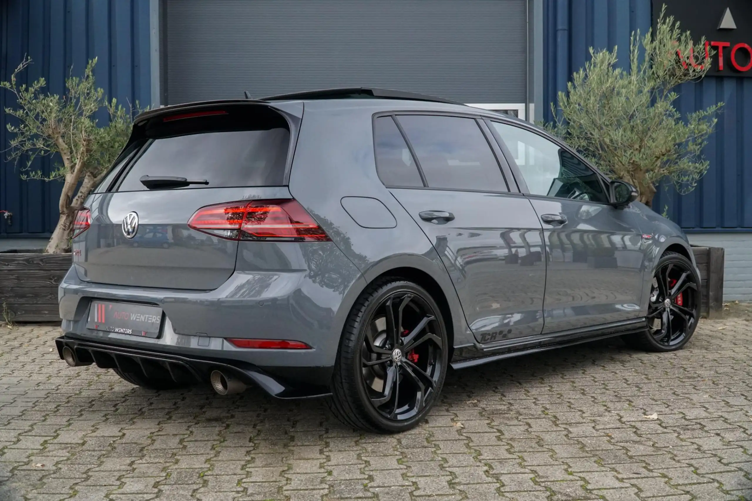 Volkswagen - Golf GTI