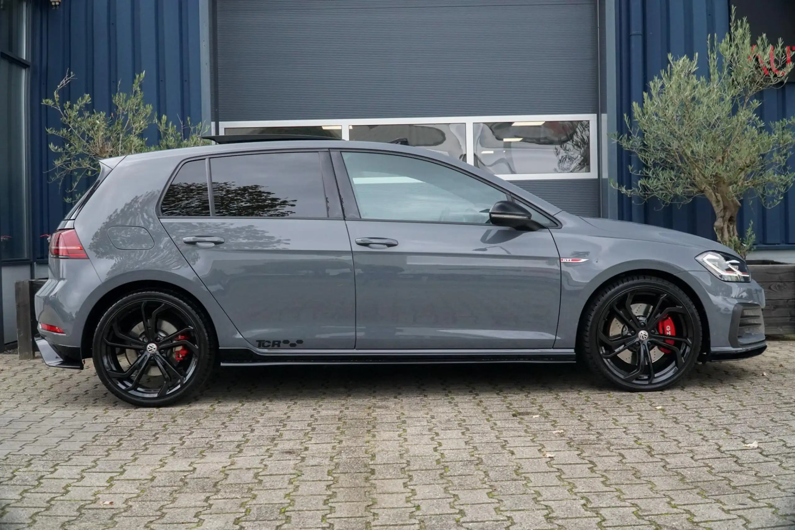 Volkswagen - Golf GTI